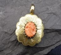 PENDANT WITH CORAL CAME