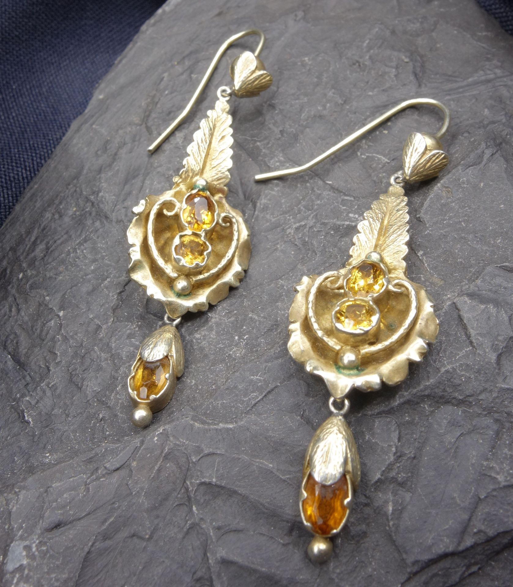 Earrings in leaf shape - Image 3 of 4