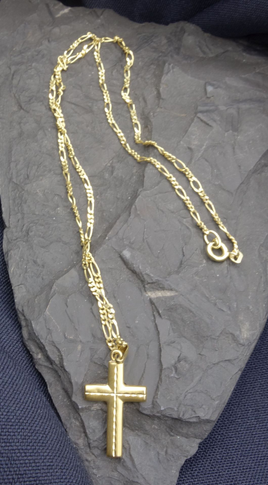 CHAIN with cross pendant - Image 3 of 3