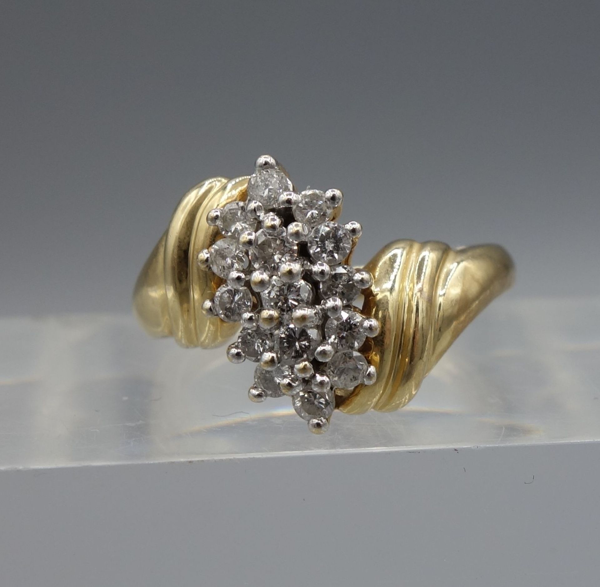 RING WITH DIAMONDS - Image 2 of 4