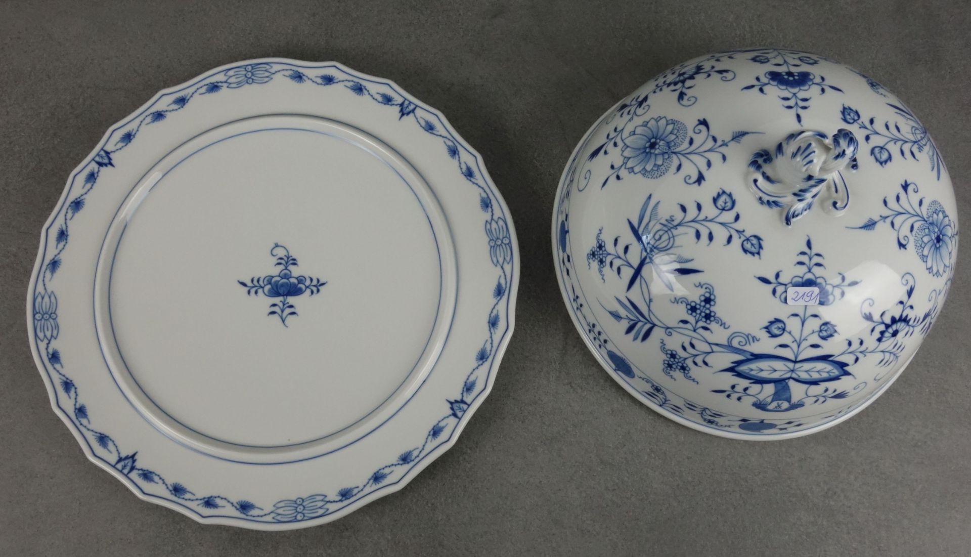 MEISSEN PLATE WITH CLOCHE - Image 2 of 3