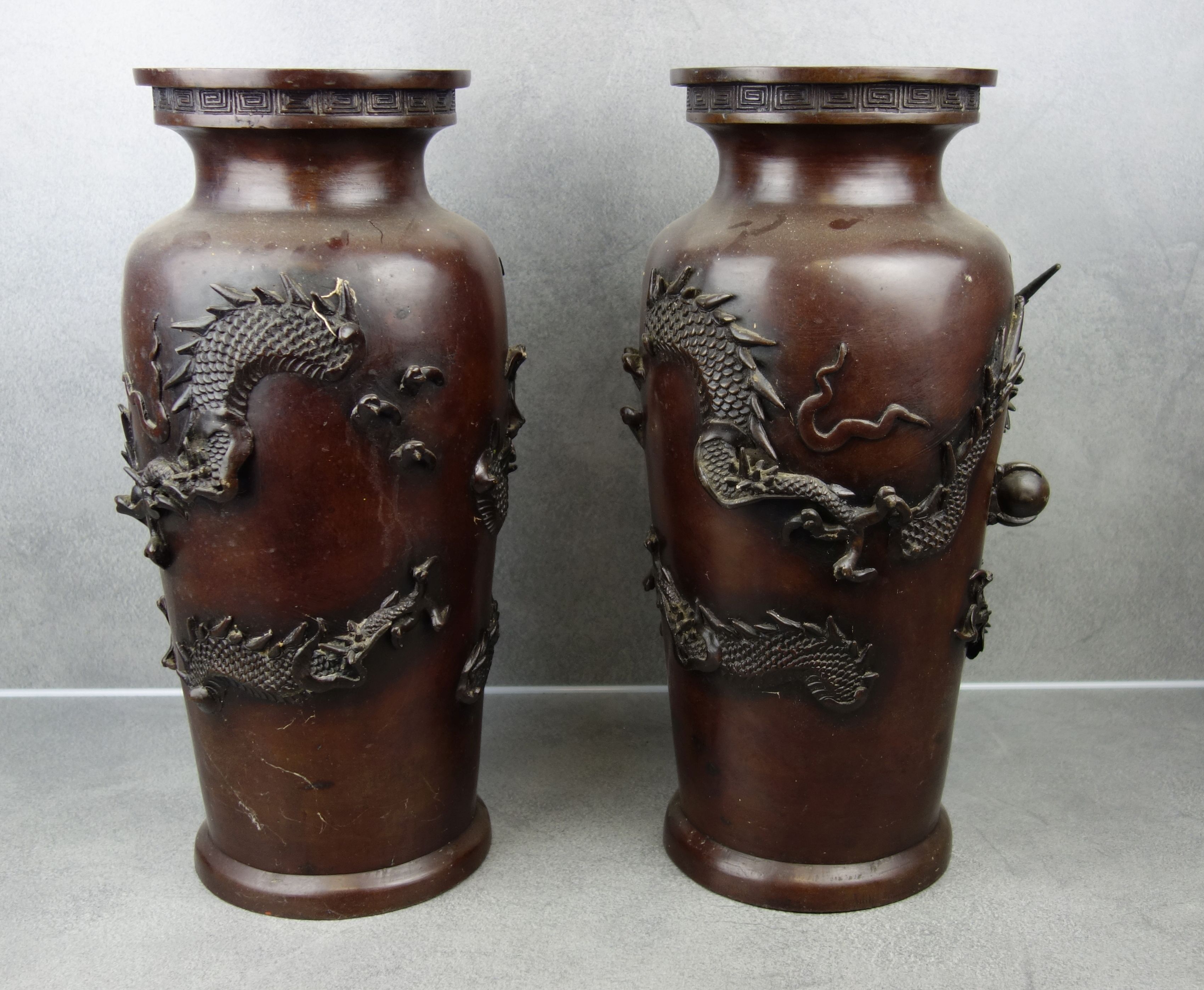 VASES WITH DRAGON MOTIVES - Image 5 of 6