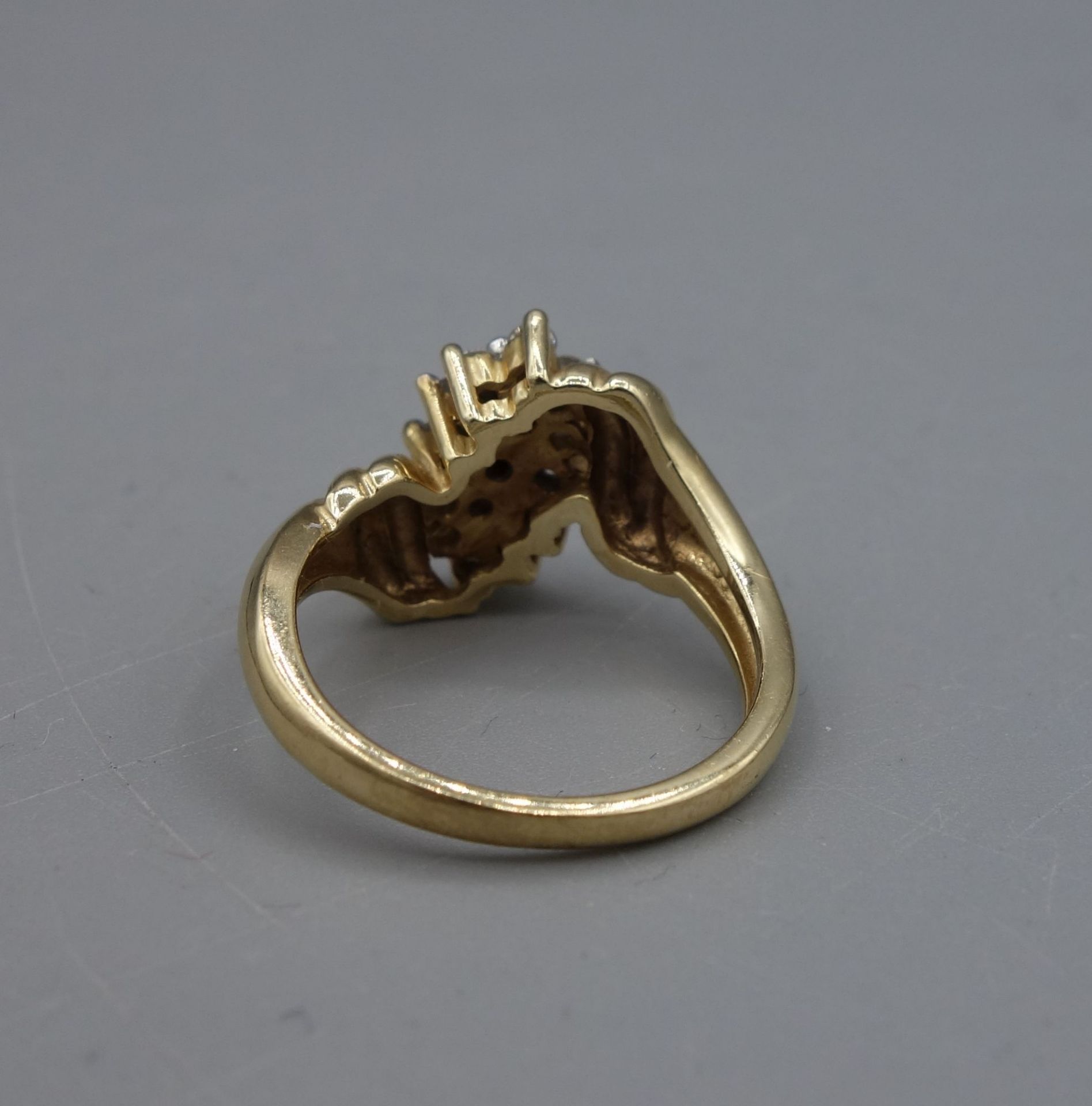 RING WITH DIAMONDS - Image 3 of 4