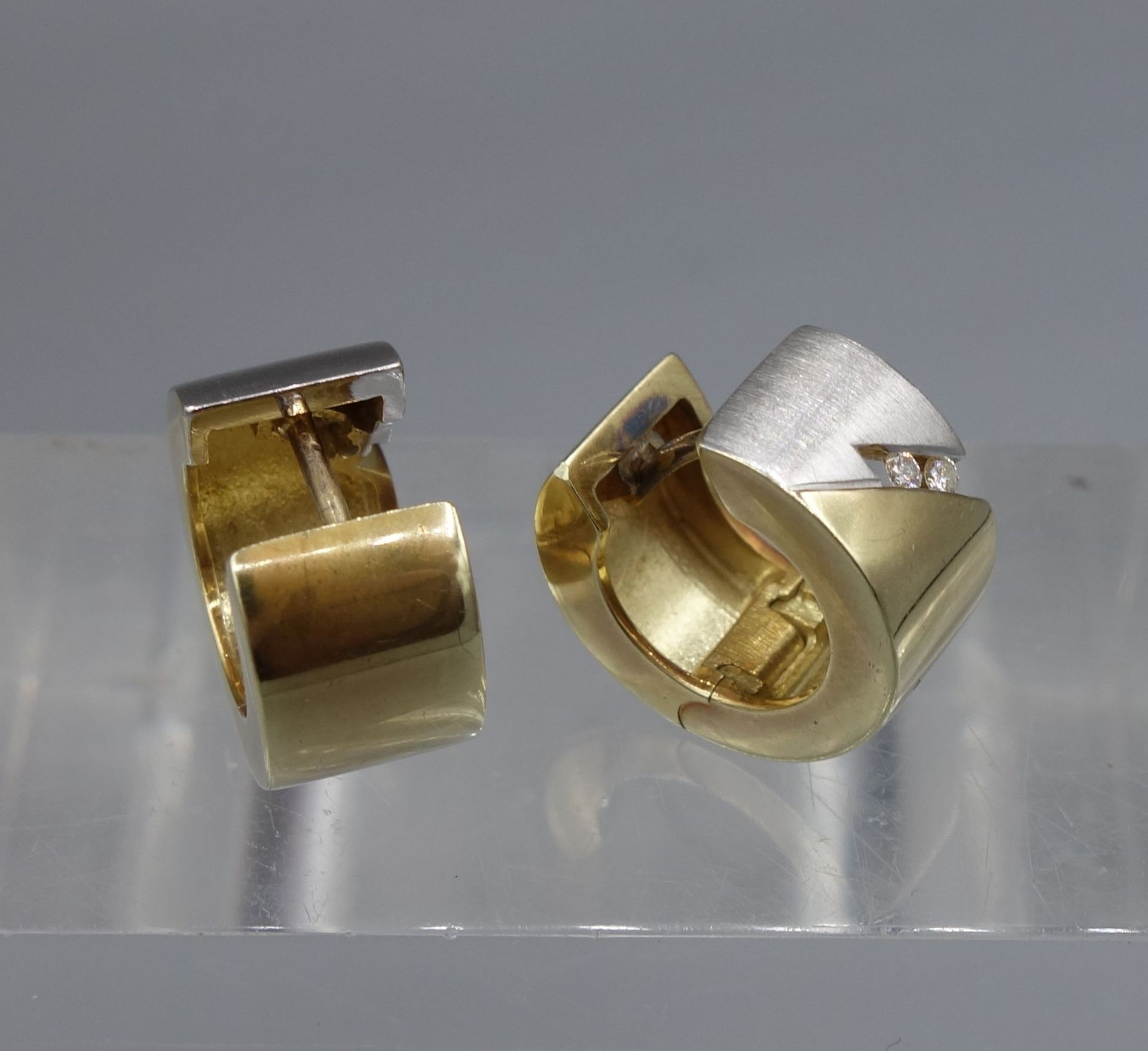 EAR STUDS - Image 5 of 6