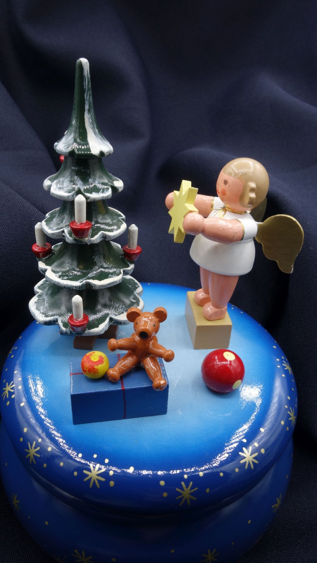 CHRISTMAS MUSIC BOX - Image 4 of 7