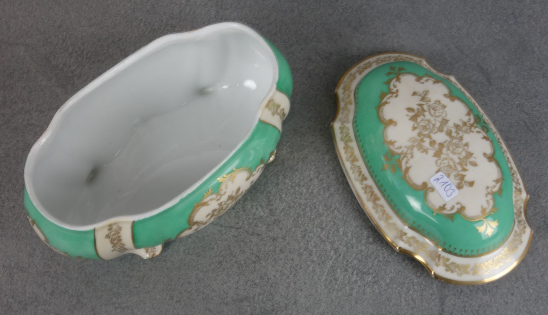 PORCELAIN LIDDED BOX - Image 3 of 4