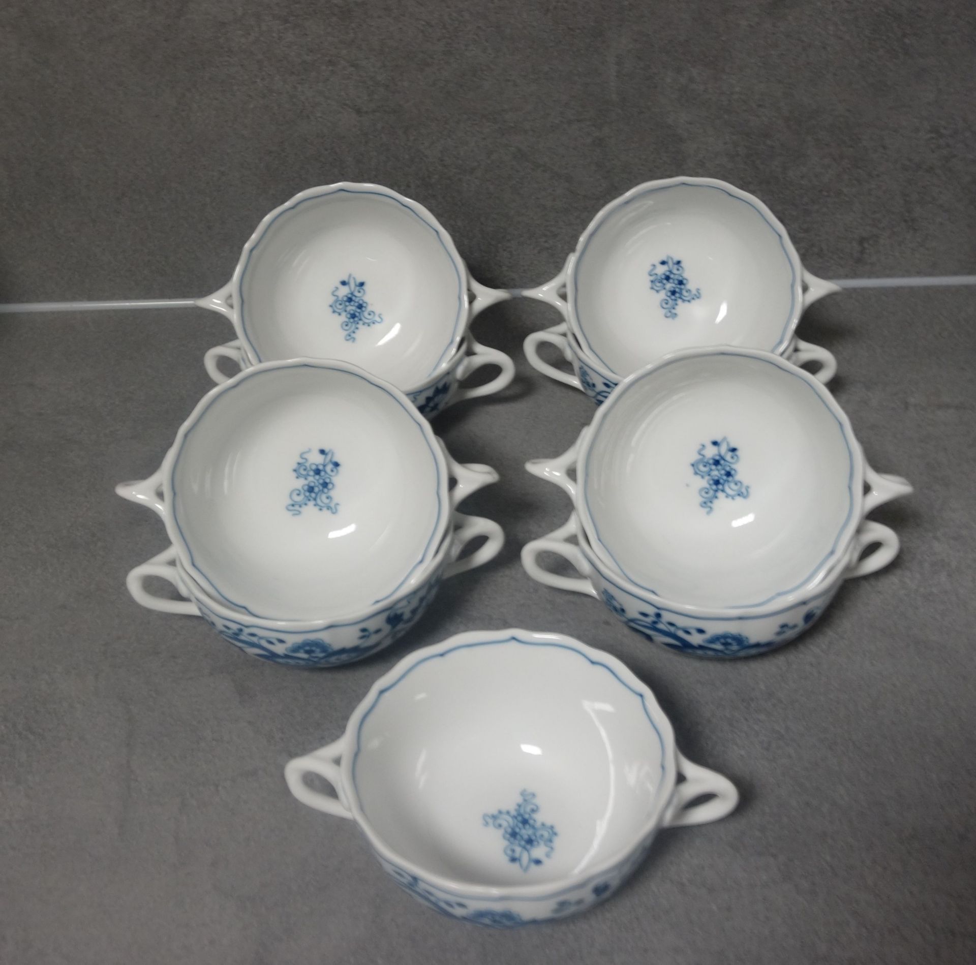 DINNER SERVICE "ONION PATTERN" - Image 3 of 5