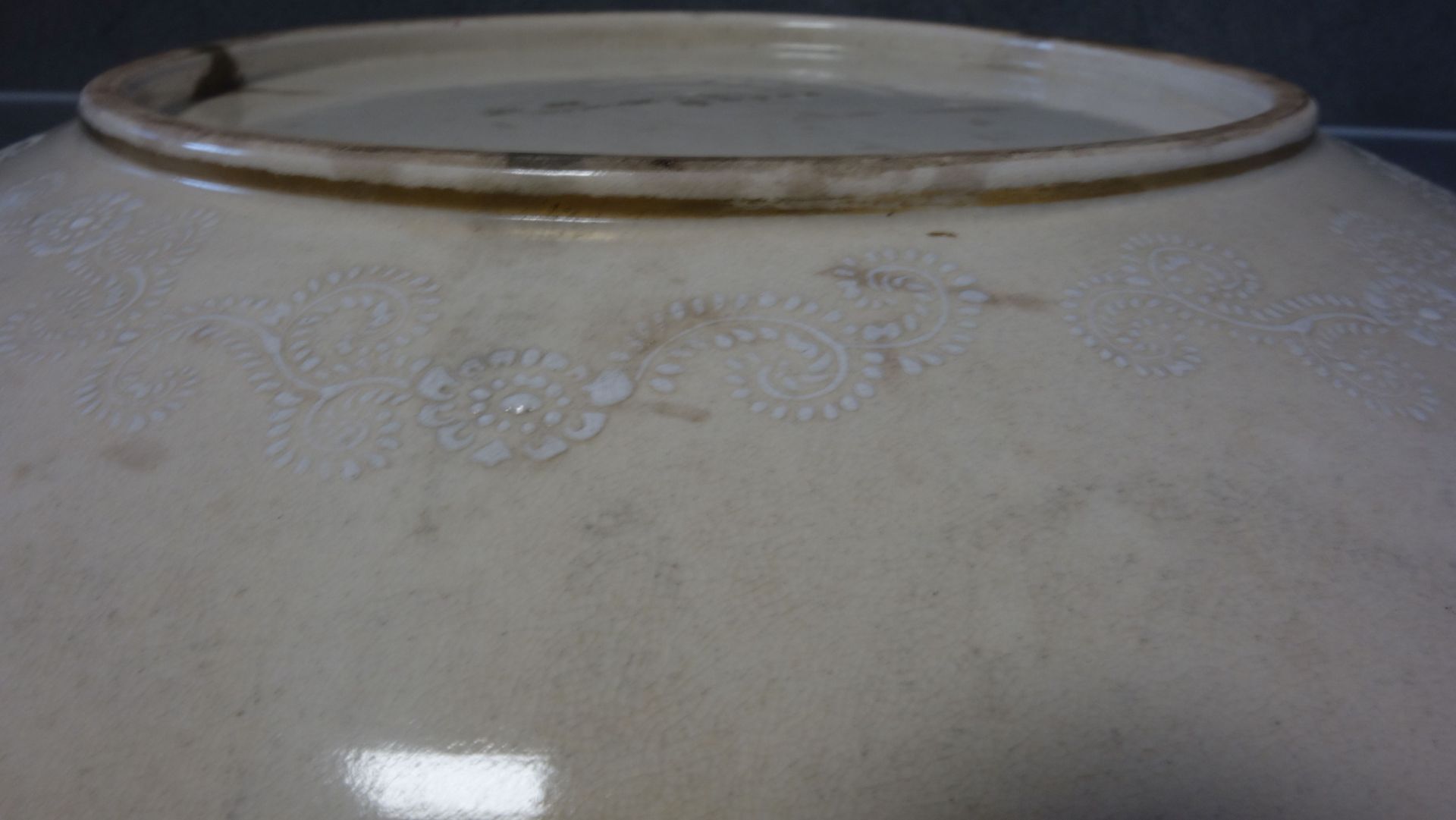 LARGE SATSUMA PLATE / DISH WITH KABUKI MOTIVE - Image 8 of 10