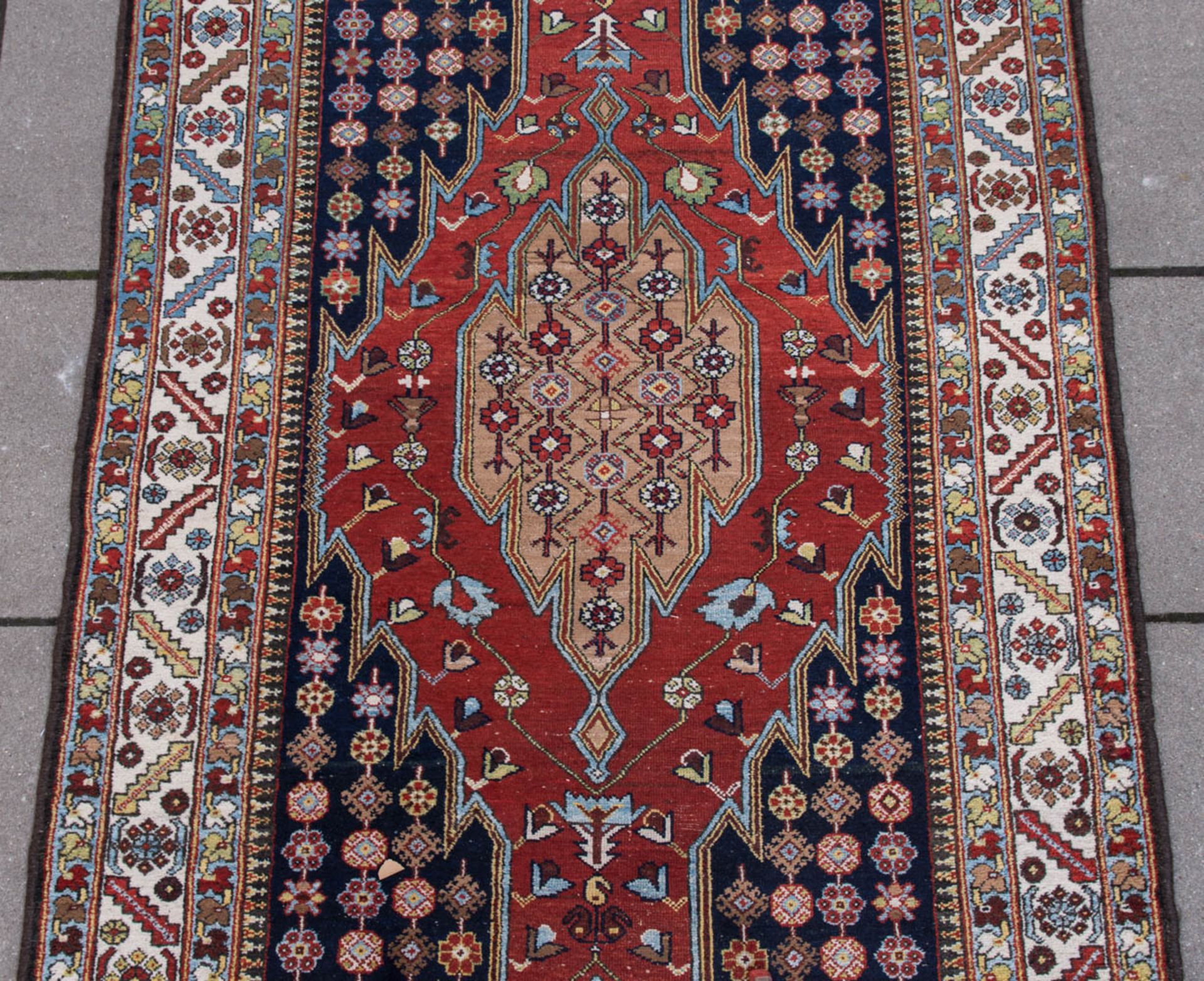 Läufer Teppich, Baumwolle.Ornamenrale und florale Muster.420 x 150 cm. - Image 4 of 8