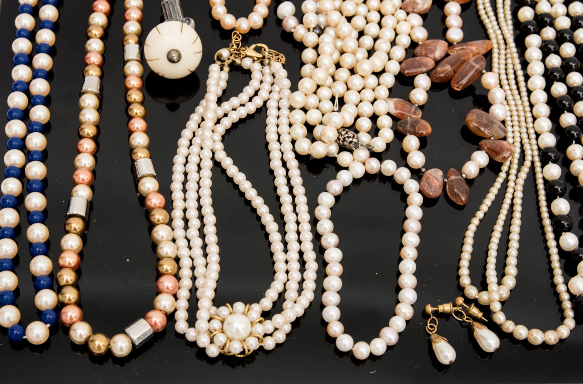 Große Konvolut von Perlenketten.Teils mit schönen Silberschließen u.a. - Bild 8 aus 8