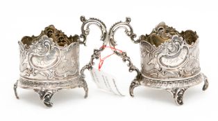 Silberne Glashalter, 800er, 19. Jh.In Kartusche Monogrammiert und datiert 1844-1894. <