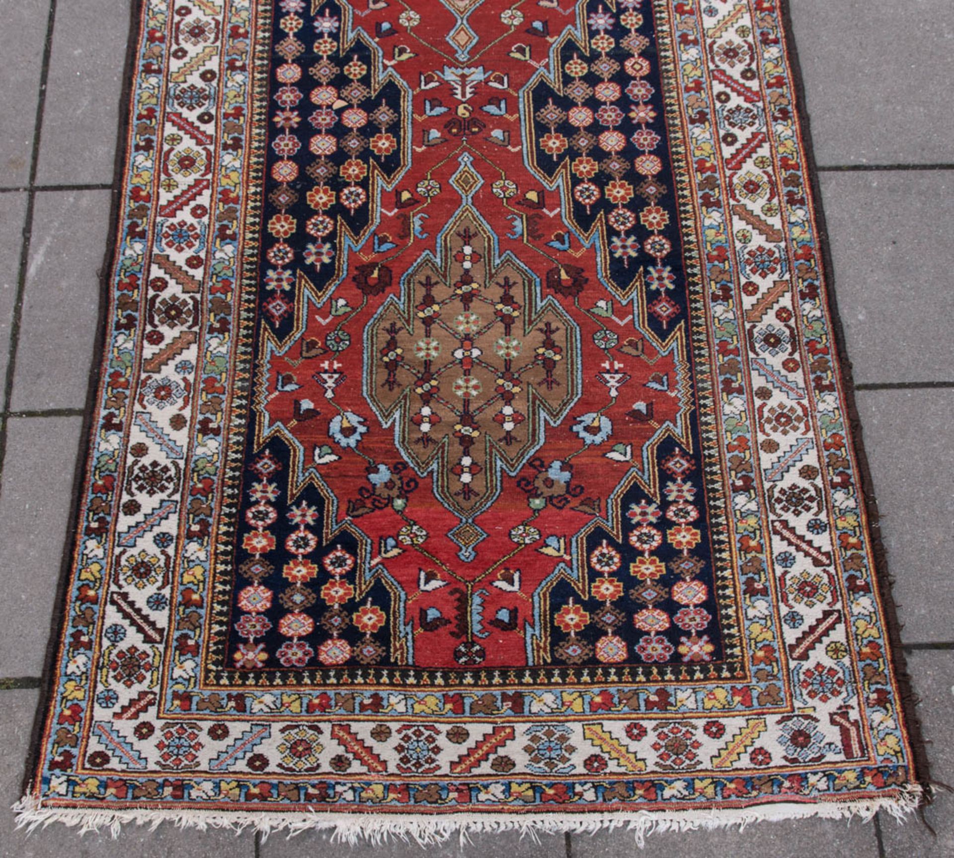 Läufer Teppich, Baumwolle.Ornamenrale und florale Muster.420 x 150 cm. - Image 3 of 8
