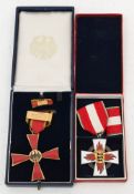 Bundesverdienstkreuz und Verdienstkreuz im Feuerschutz.Beide mit Band und original Sch