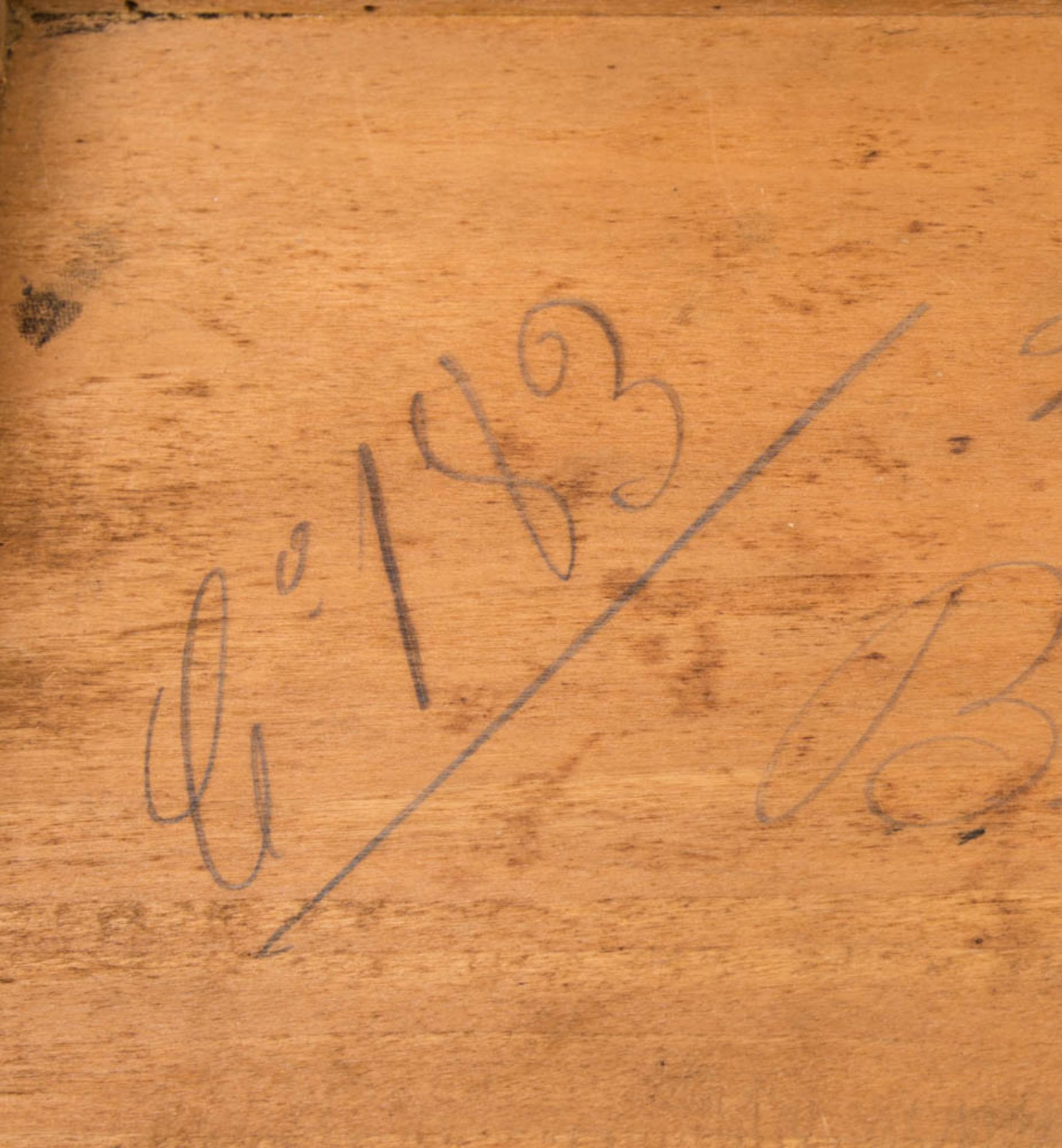 Tischuhr auf ovalem Holzsockel, Rokokostil, 20. Jh.Funktion nicht geprüft.Alters- - Image 7 of 7
