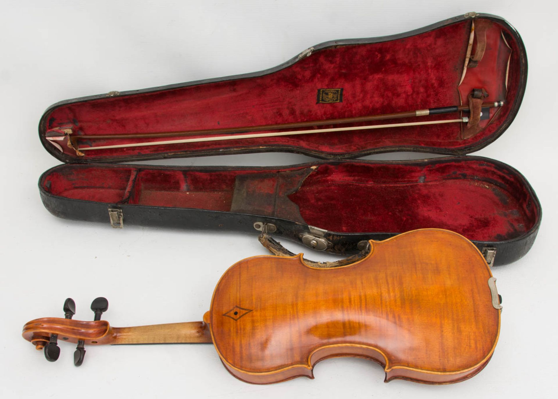 Böhmische 4/4 Geige mit Bogen.In altem Kasten vorhanden, Etikett innen beschriftet: T - Image 5 of 5