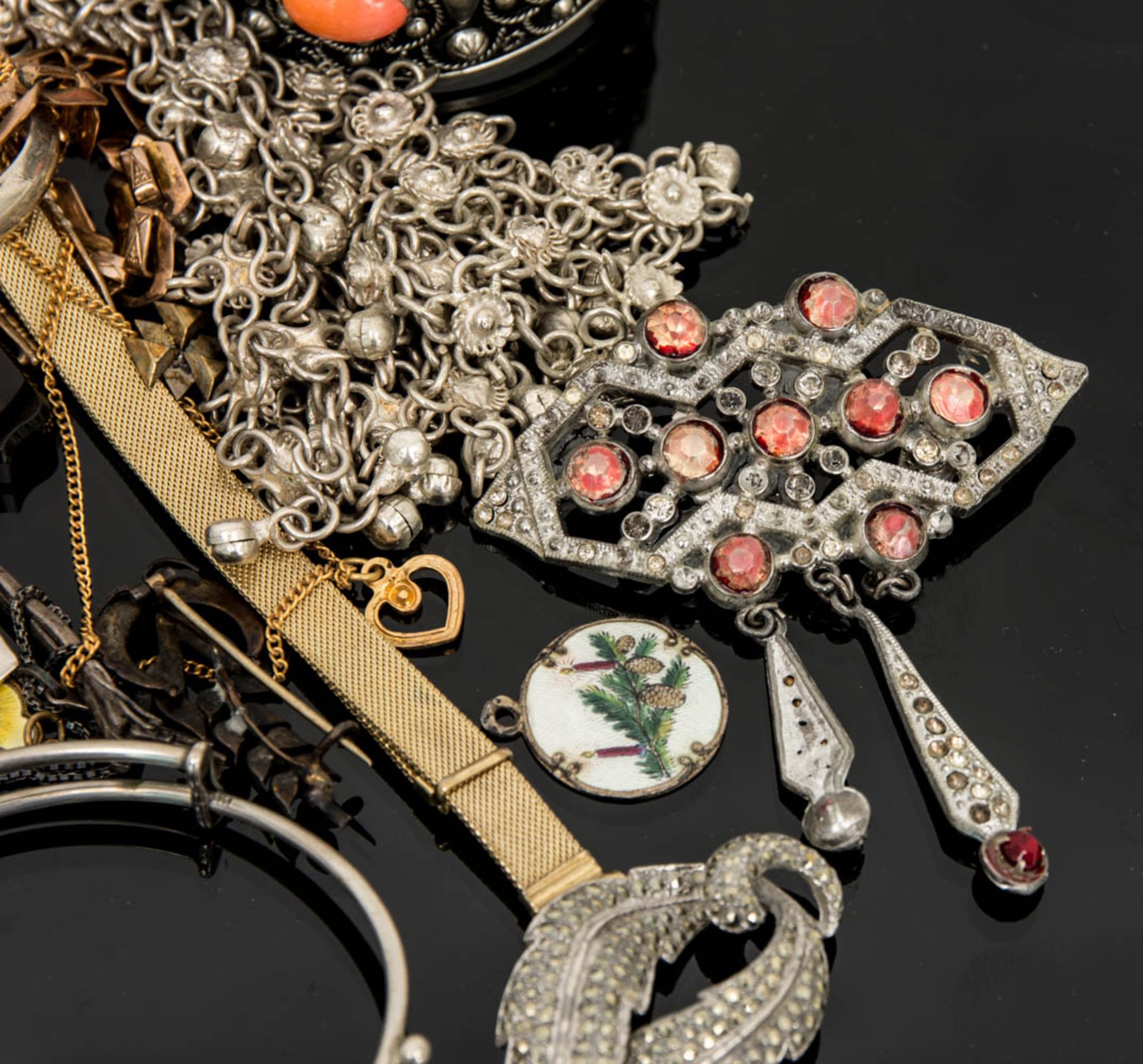 Umfangreiches Modeschmuckkonvolut.Uhrenketten, Armreifen, Orientalischer Halsschmuck u - Image 6 of 7