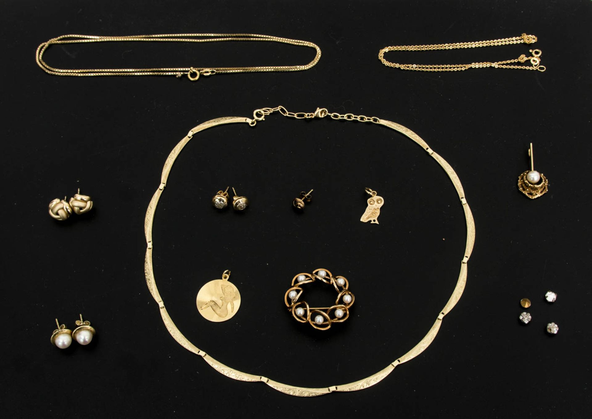 Konvolut Goldschmuck, 585er Gelbgold.Drei Ketten. drei Anhänger, eine Brosche, drei p - Bild 2 aus 12