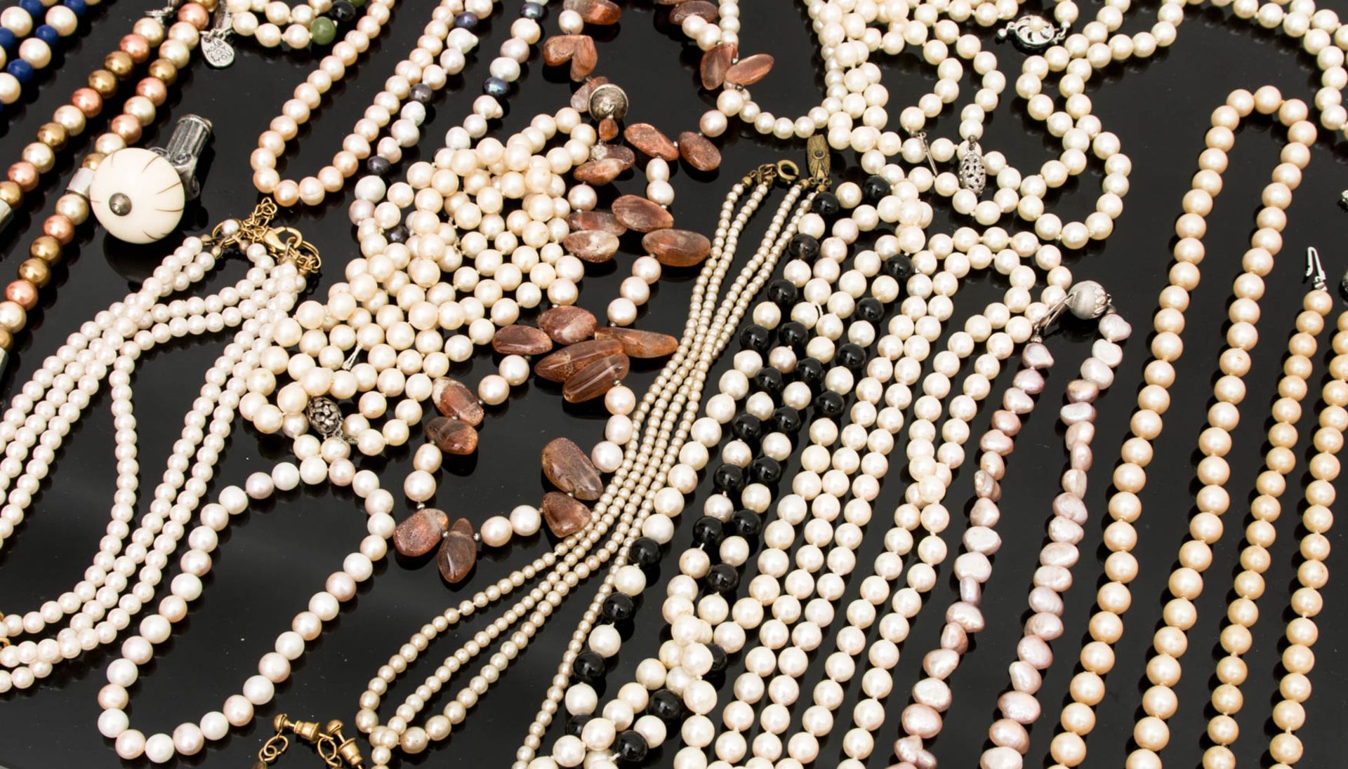 Große Konvolut von Perlenketten.Teils mit schönen Silberschließen u.a. - Bild 4 aus 8