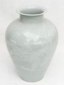 Dekorative Chinesische Vase, mintfarben mit weißer Kranichbemalung, 19./20. Jh.Unters