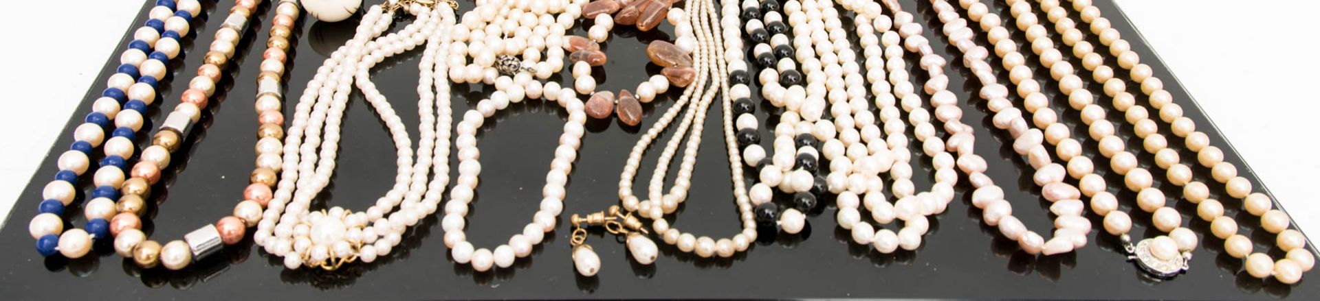 Große Konvolut von Perlenketten.Teils mit schönen Silberschließen u.a. - Bild 2 aus 8