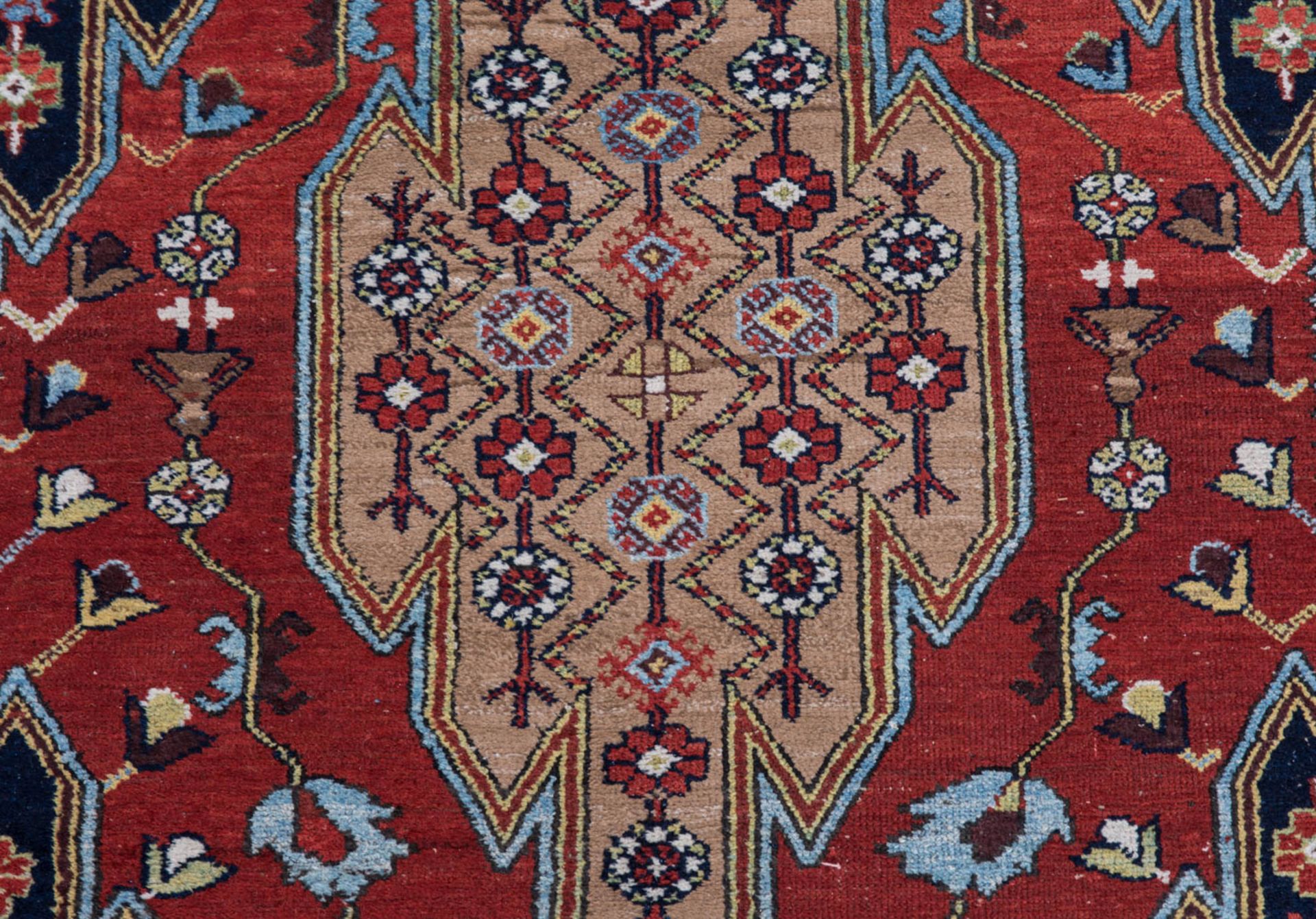 Läufer Teppich, Baumwolle.Ornamenrale und florale Muster.420 x 150 cm. - Image 5 of 8