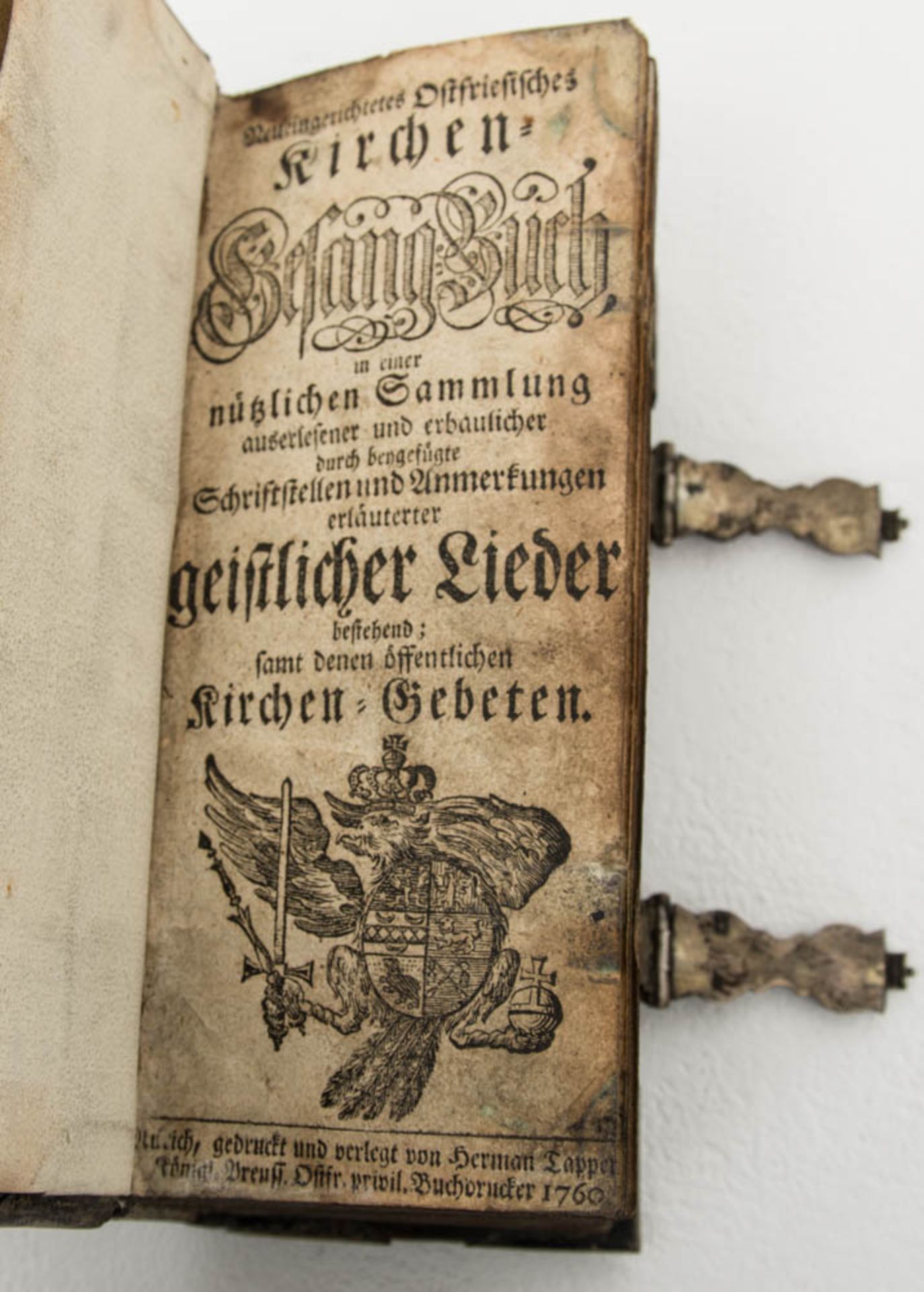 Ostfriesisches Kirchengesangsbuch mit Silberbeschlägen, 1765.Mit geprägtem Ledereinb - Image 4 of 6