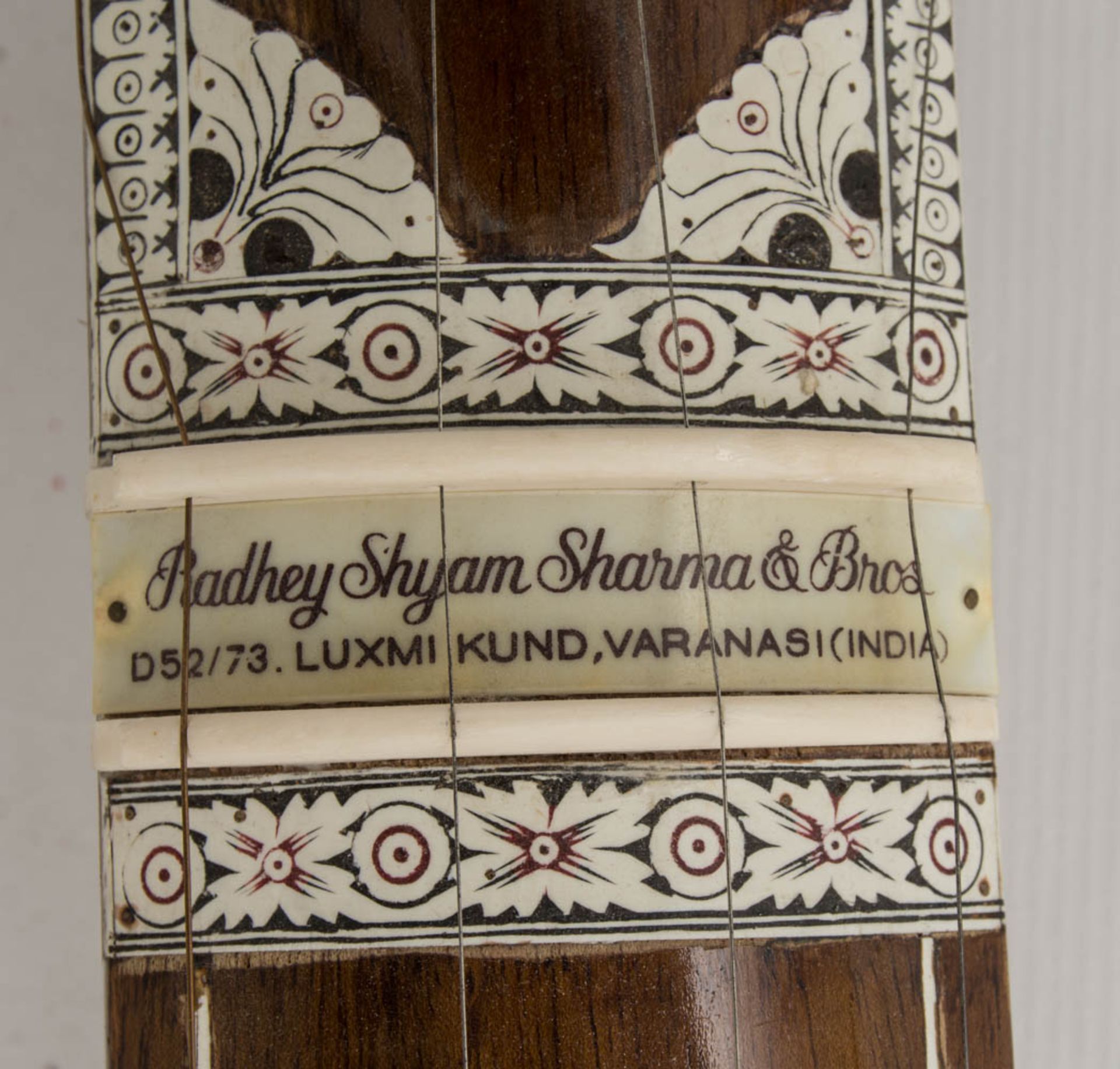 Gezupfte Langhalslaute aus Holz, indische Sitar.Indische Sitar, fein von Radhey Shyam - Bild 4 aus 8