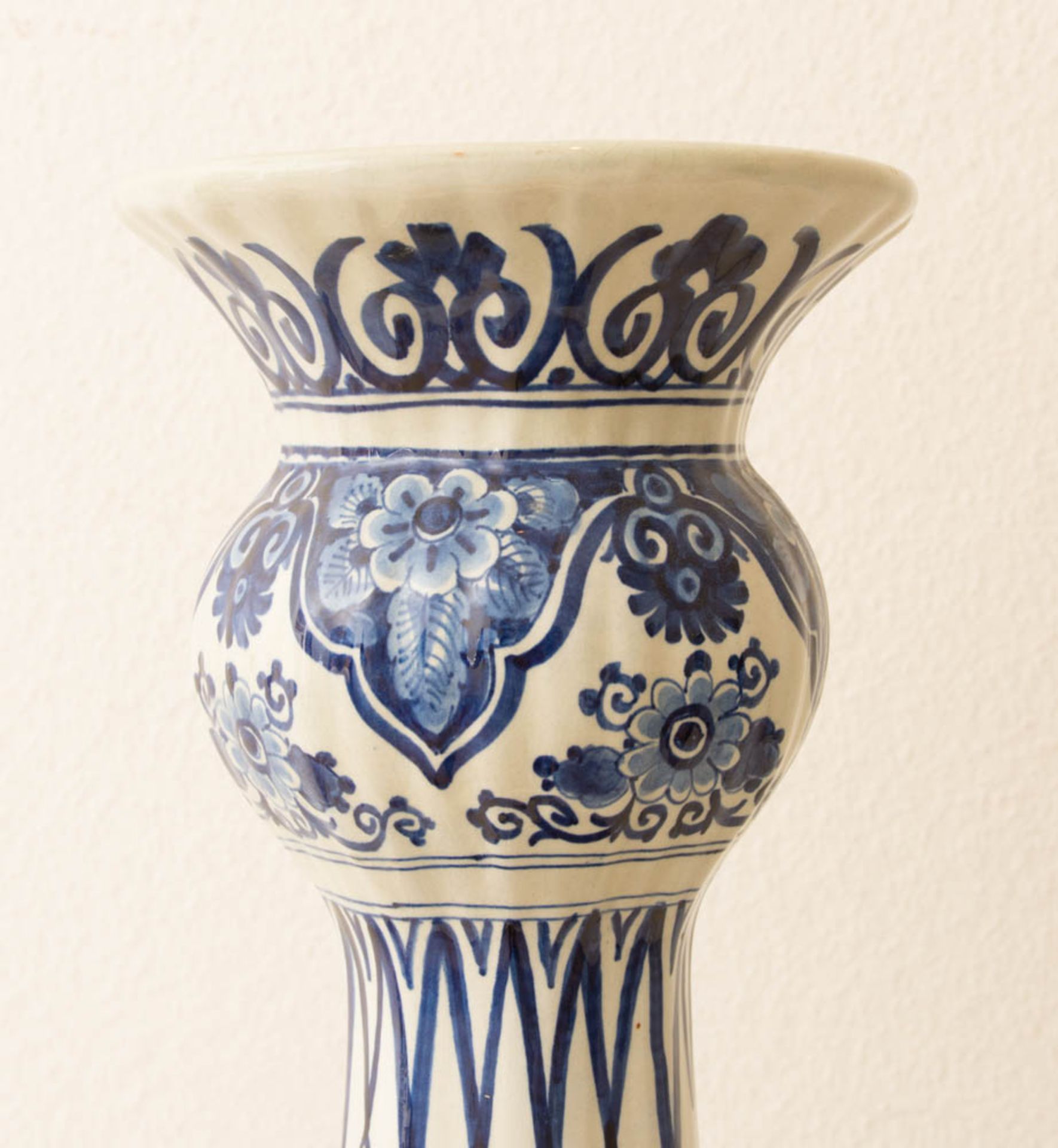 Delfter Manufaktur, Bodenvase.Kobaltblaues Blumendekor. Leichtes Krakelée an der Vase - Bild 3 aus 4