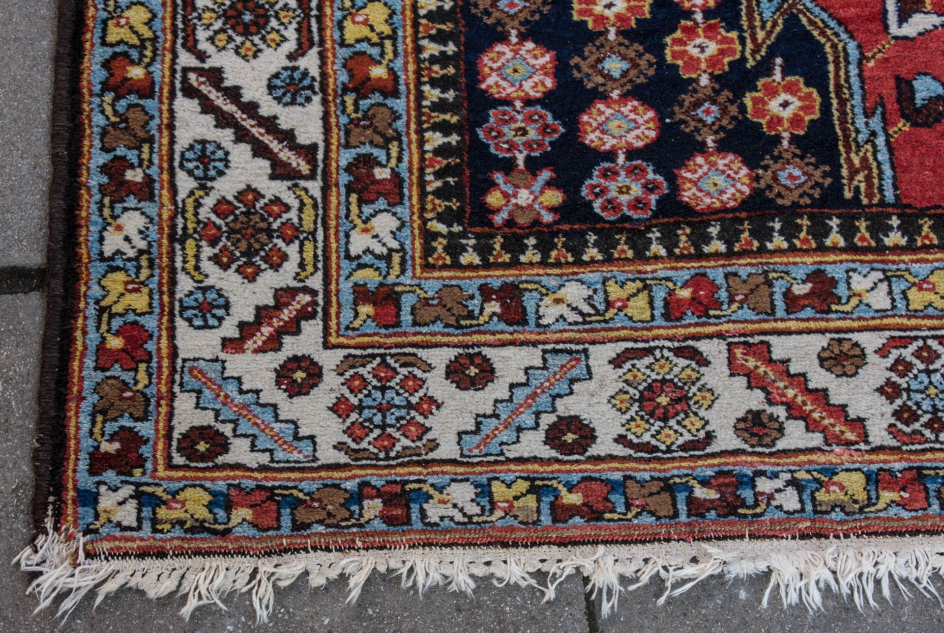 Läufer Teppich, Baumwolle.Ornamenrale und florale Muster.420 x 150 cm. - Image 7 of 8