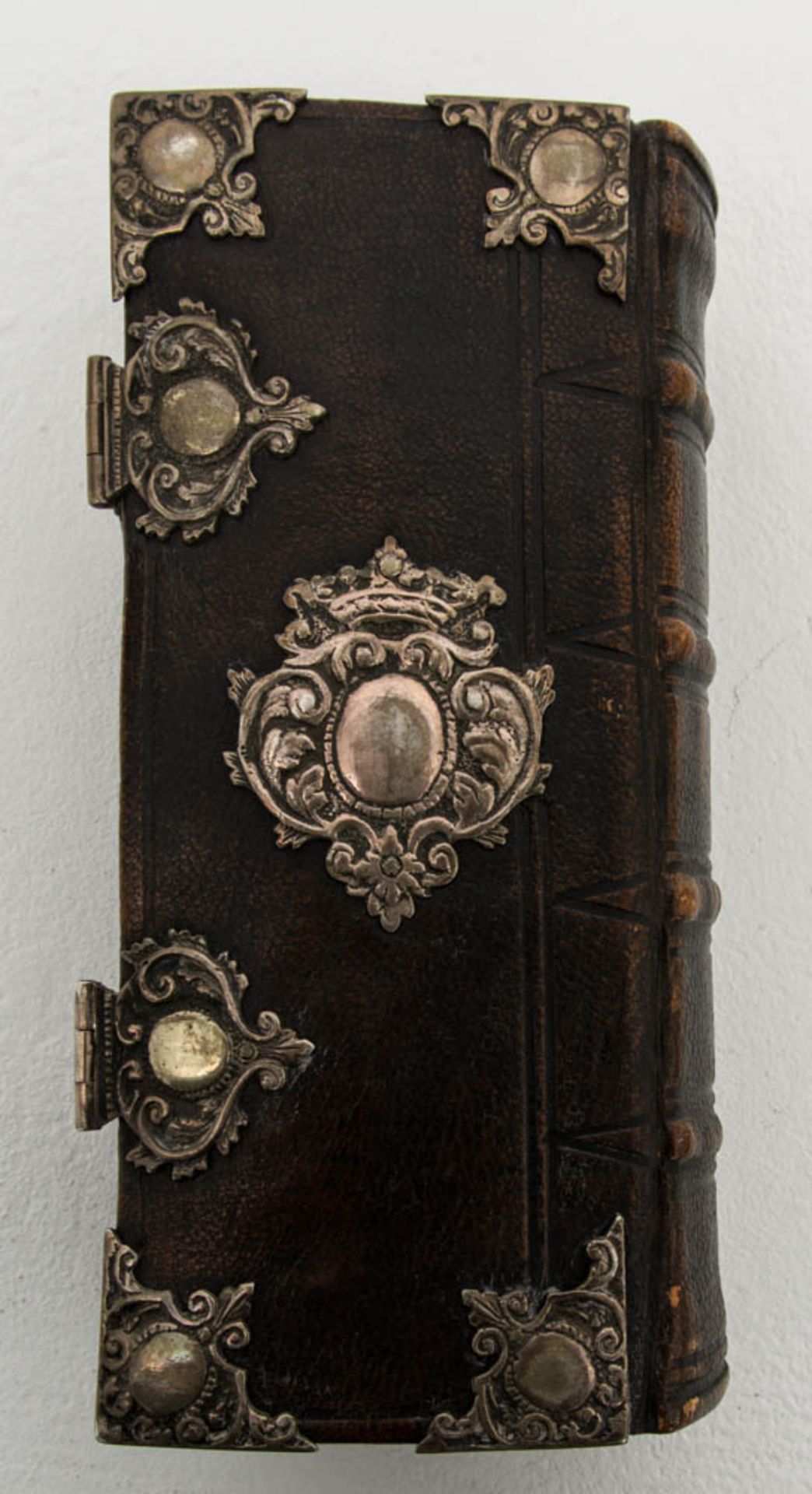 Ostfriesisches Kirchengesangsbuch mit Silberbeschlägen, 1765.Mit geprägtem Ledereinb - Image 6 of 6