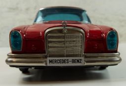 Prächtiges Modell eines Mercedes 300SE.61 x 21 cm, in OVP.Hersteller ICHIKO.