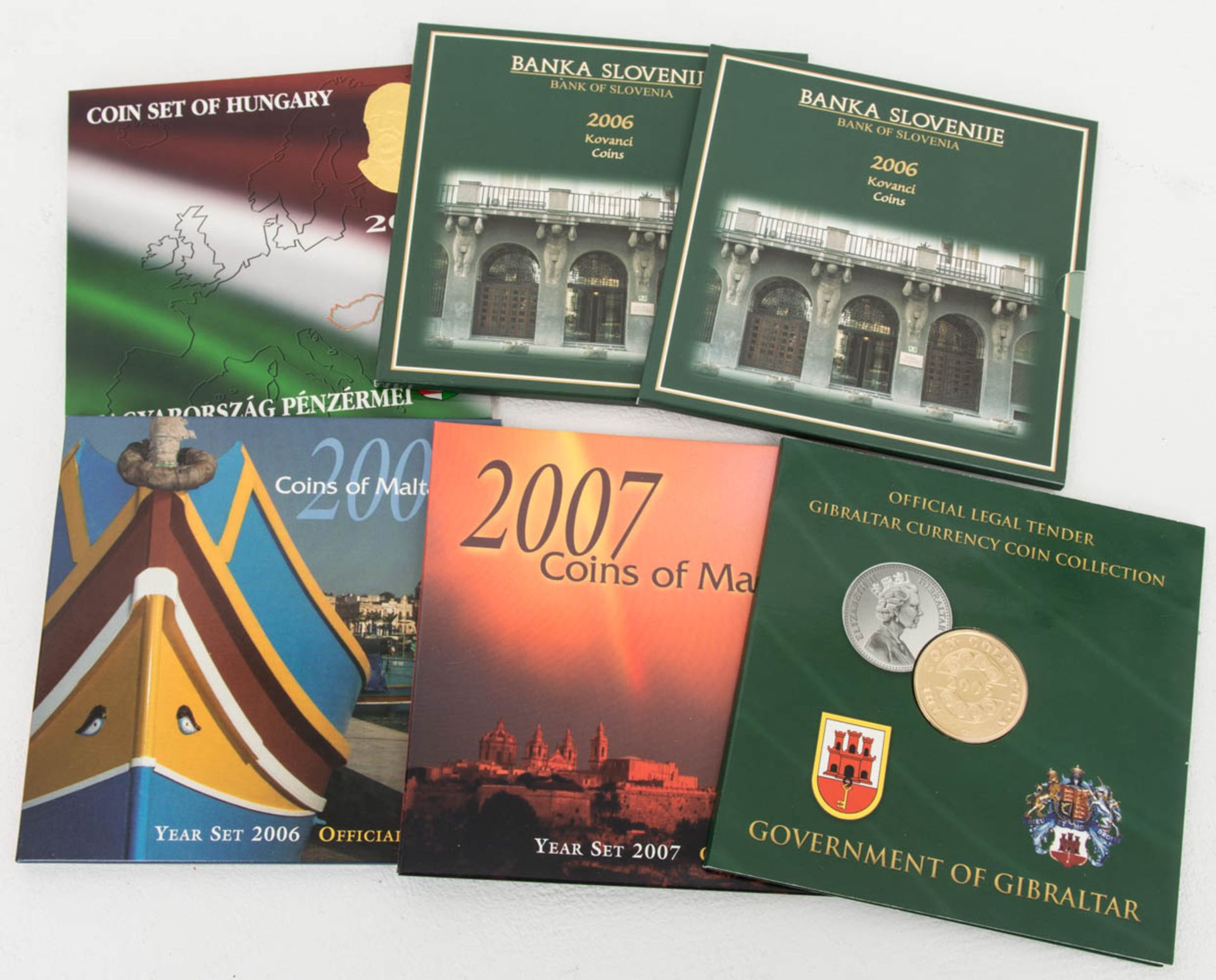 Münzsammlung 6 x KMS Europa.6 Kursmünzensätze in Ausgabefoldern.Ungarn 2002, Slo