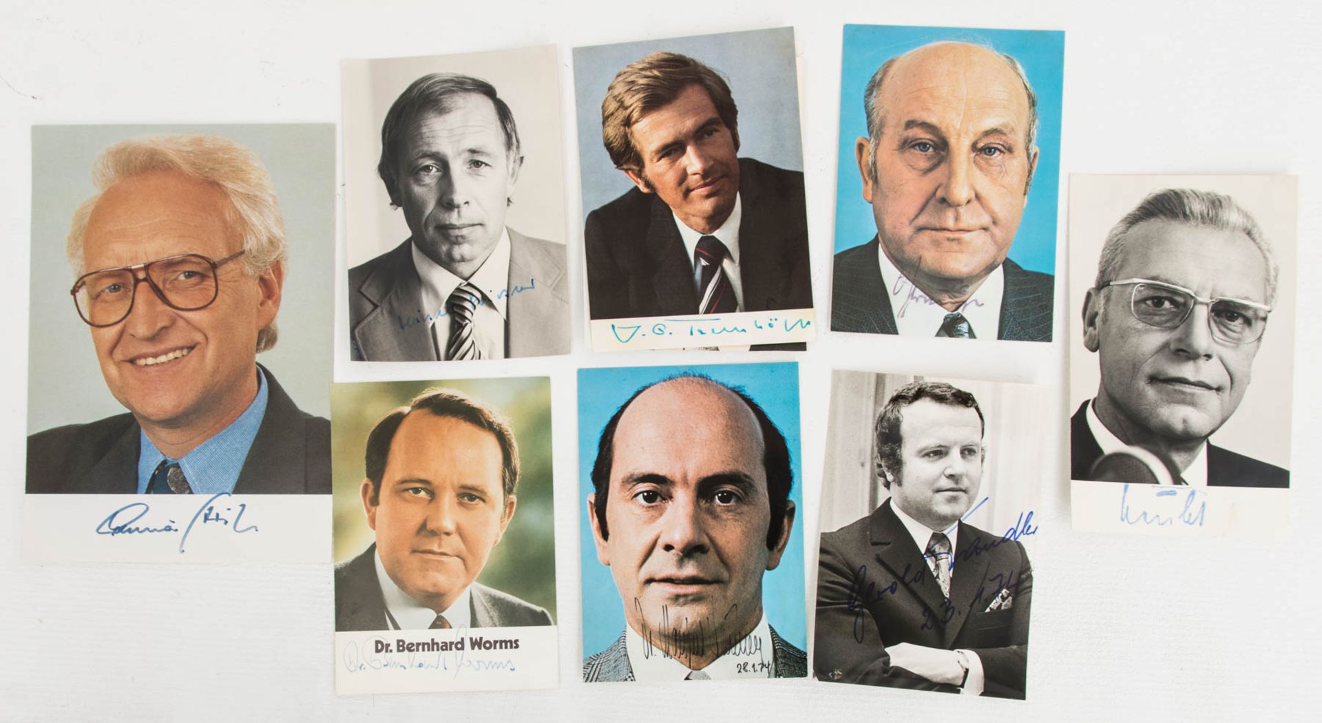 Konvolut von über 200 Autogrammkarten deutscher und internationaler Politiker.Deutsch - Image 3 of 5
