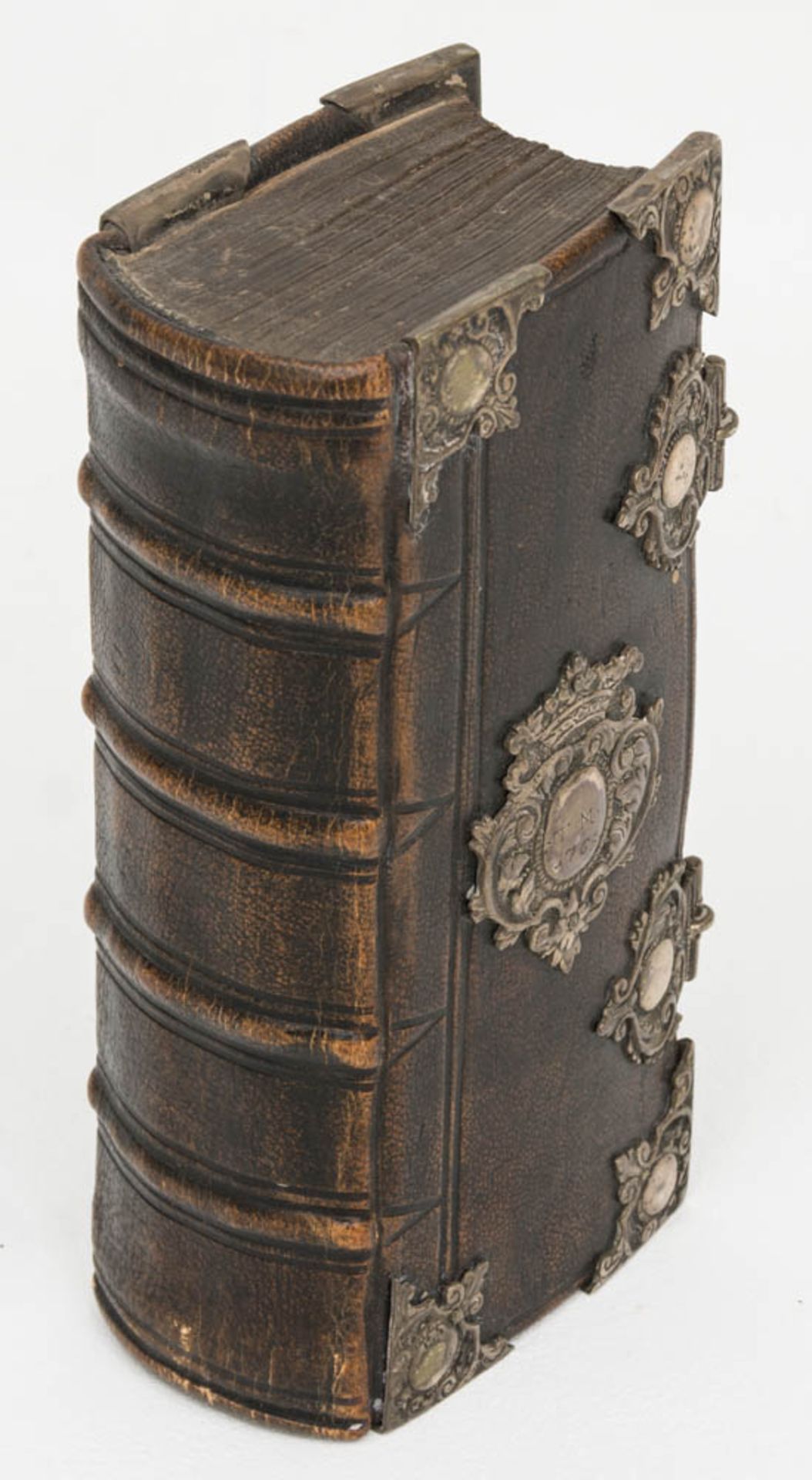 Ostfriesisches Kirchengesangsbuch mit Silberbeschlägen, 1765.Mit geprägtem Ledereinb