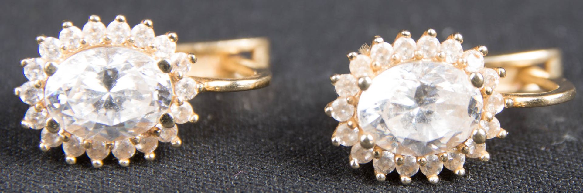 Zarter Ring und Ohrringe mit weißen Farbedelsteinen, 585er Gelbgold. - Image 6 of 6