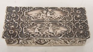 Silberne Deckeldose mit Puttendekor, England, nach 1900.
