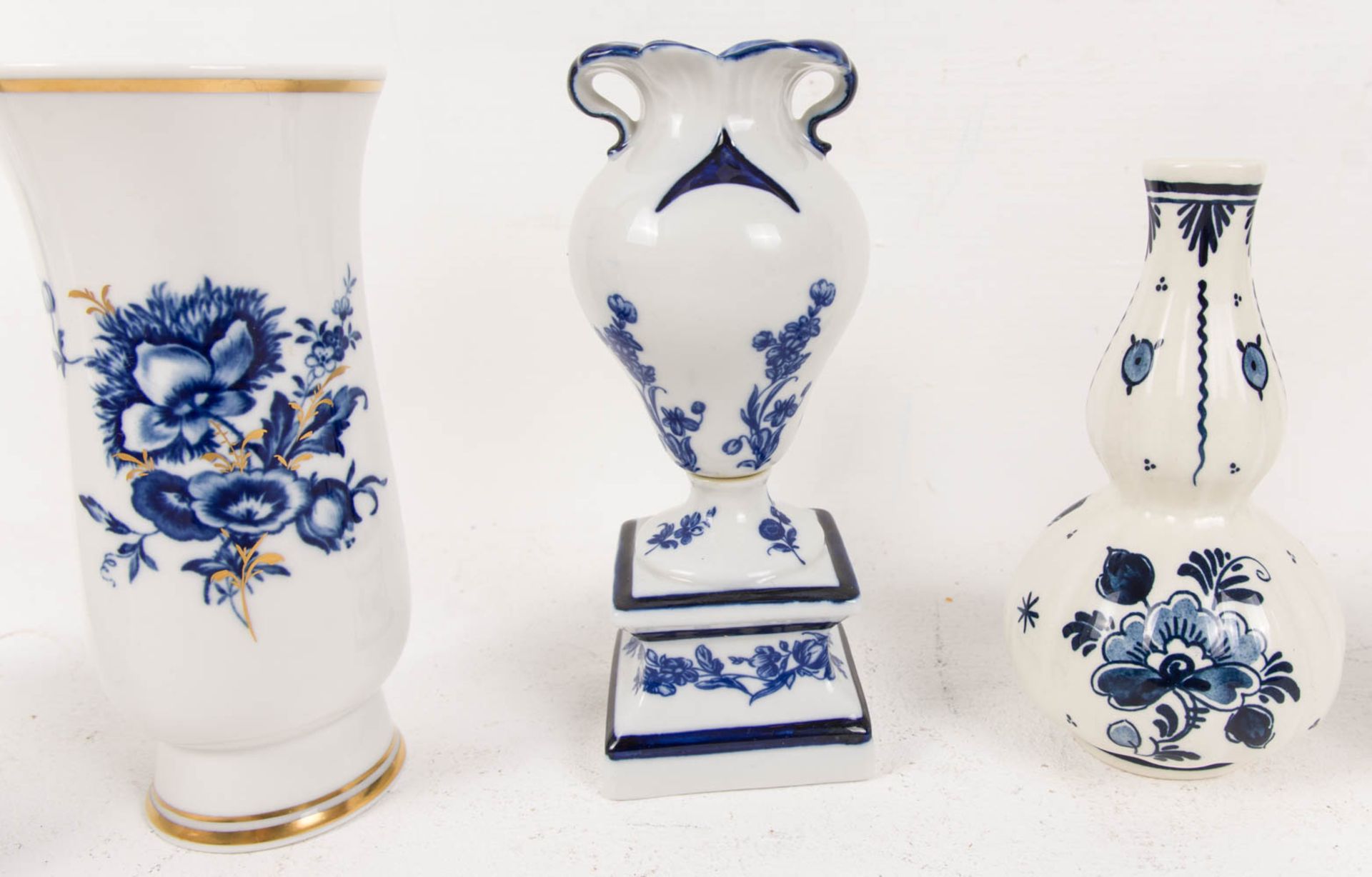 Konvolut von fünf kleinen Vasen verschiedener Hersteller, ua. Meissen und KPM Berlin. - Bild 3 aus 5