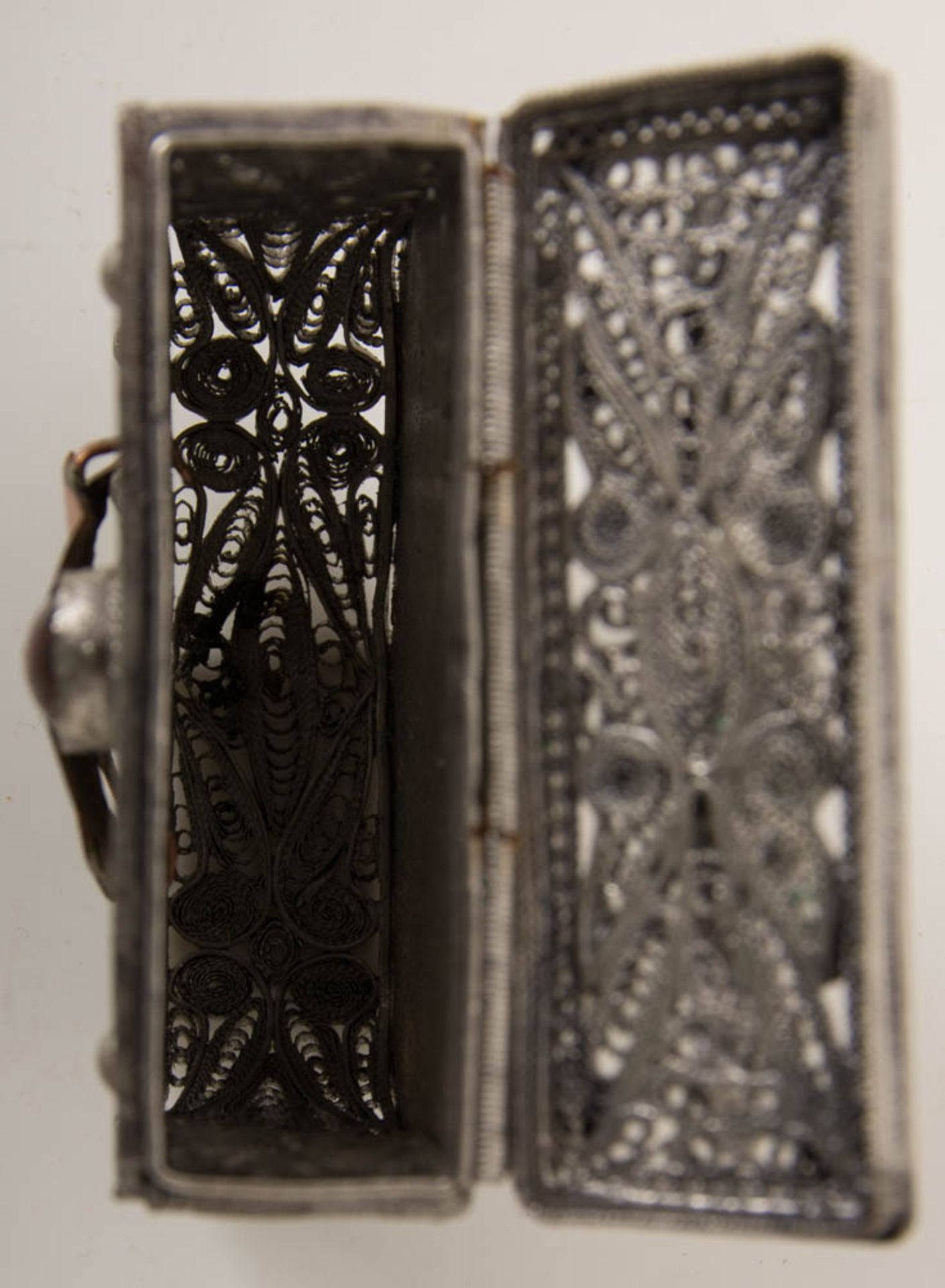 Filigrane Wappendose mit Doppeladler, Buntmetall, wohl Russland, 19. Jh. - Bild 7 aus 7