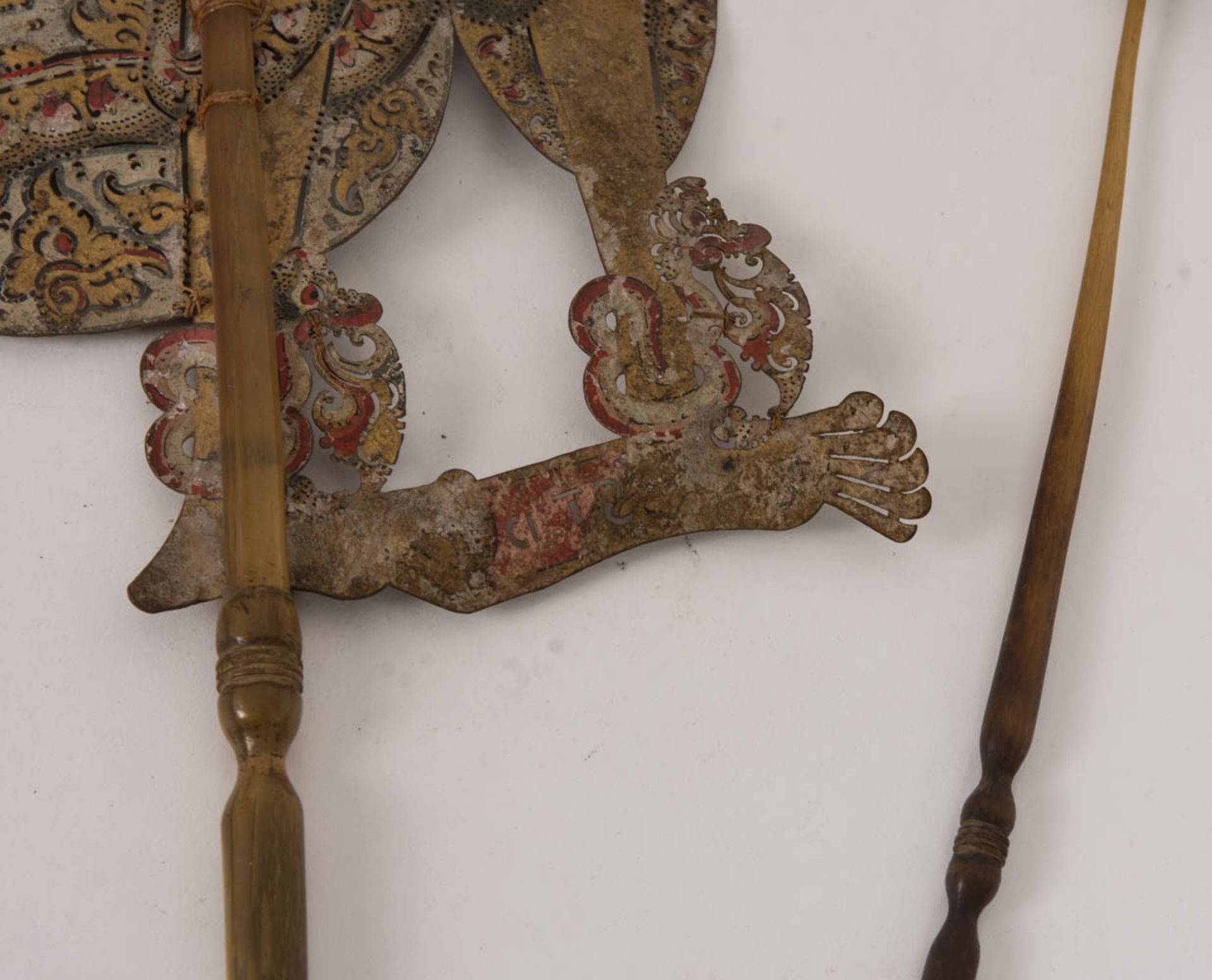 Wayang Kulit Figur, feiner Farbauftrag auf Leder, Yogyakarta Bali, 20. Jh. - Image 11 of 13