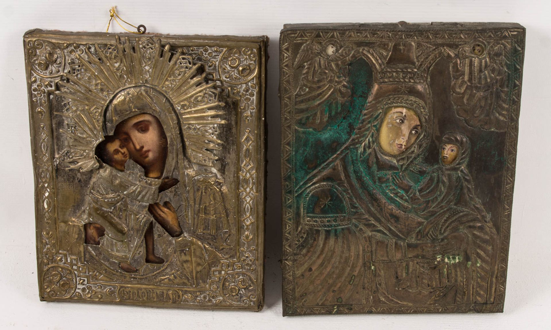 Zwei Ikonen, Gottesmutter, Tempera auf Holz hinter Messingplatte, 20. Jh.