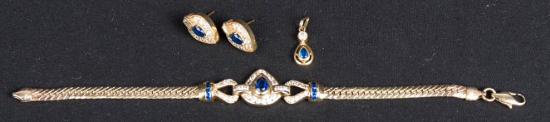 Schönes Schmuckset mit blauen und weißen Farbedelsteinen, 585er Gelbgold.