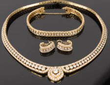 Extravagantes Schmuckset mit Brillanten, 750er Gelbgold.