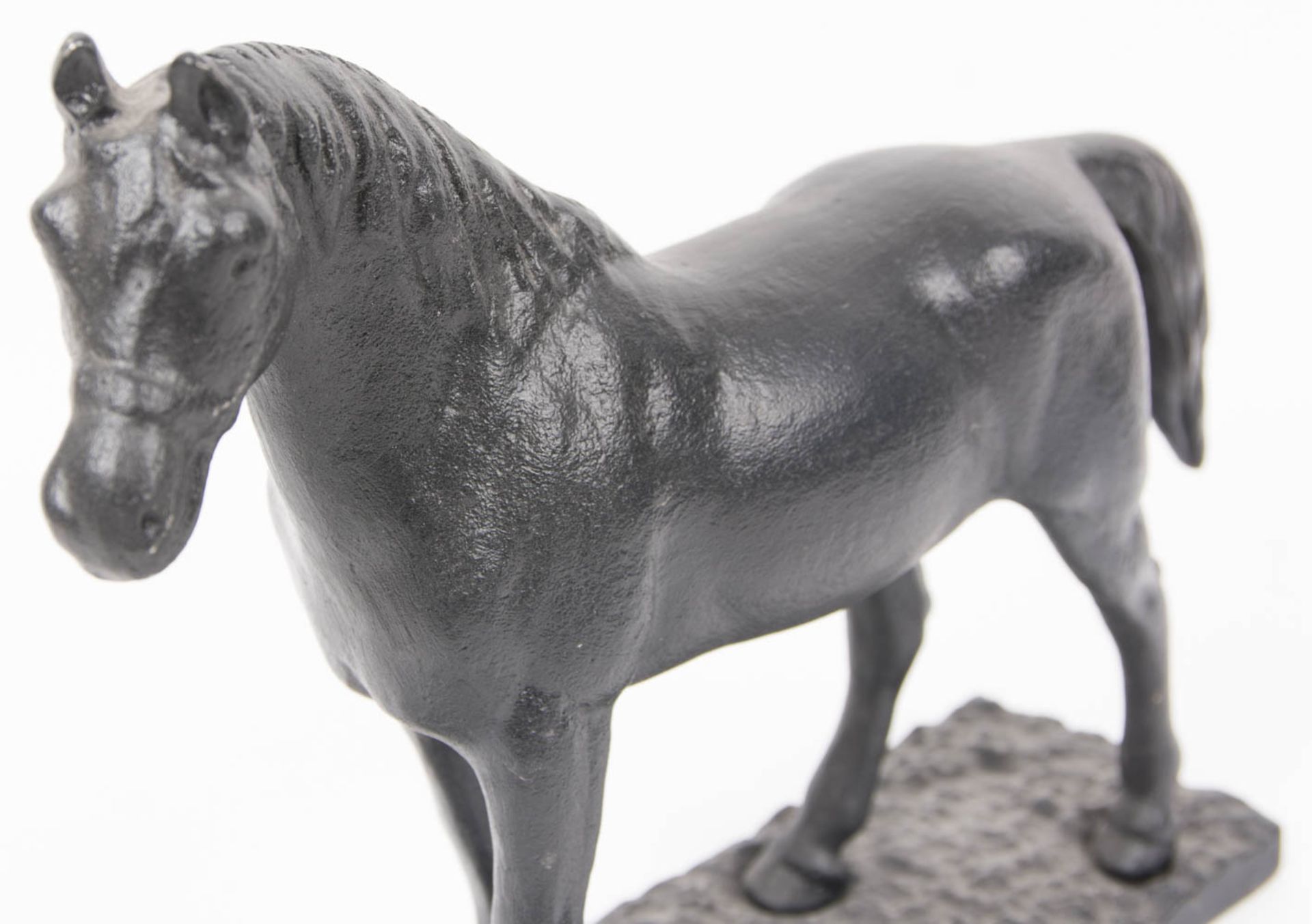Stehendes Pferd, Bronze, 20. Jh. - Image 3 of 4