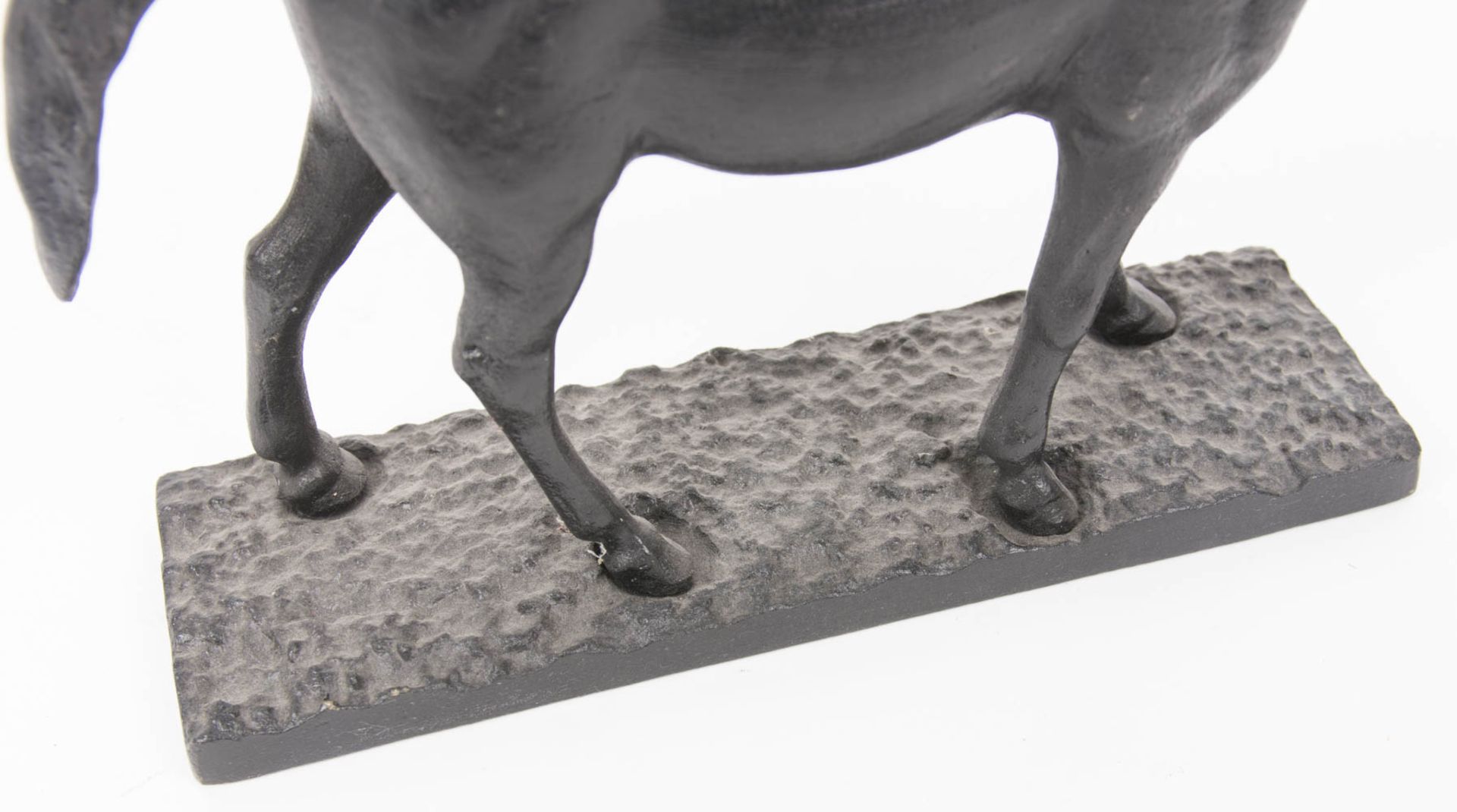 Stehendes Pferd, Bronze, 20. Jh. - Image 4 of 4