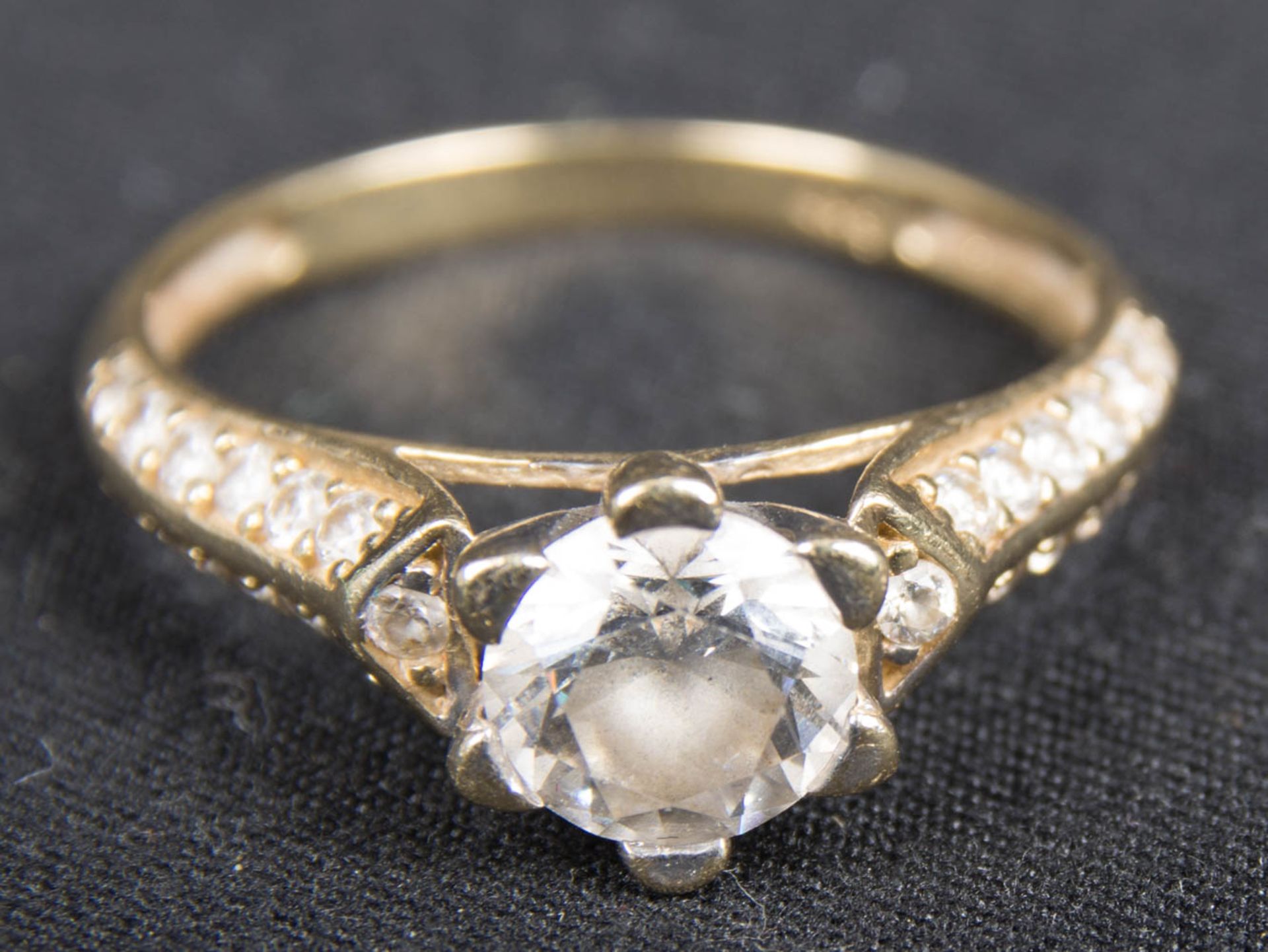 Zarter Ring und Ohrringe mit weißen Farbedelsteinen, 585er Gelbgold. - Image 3 of 6