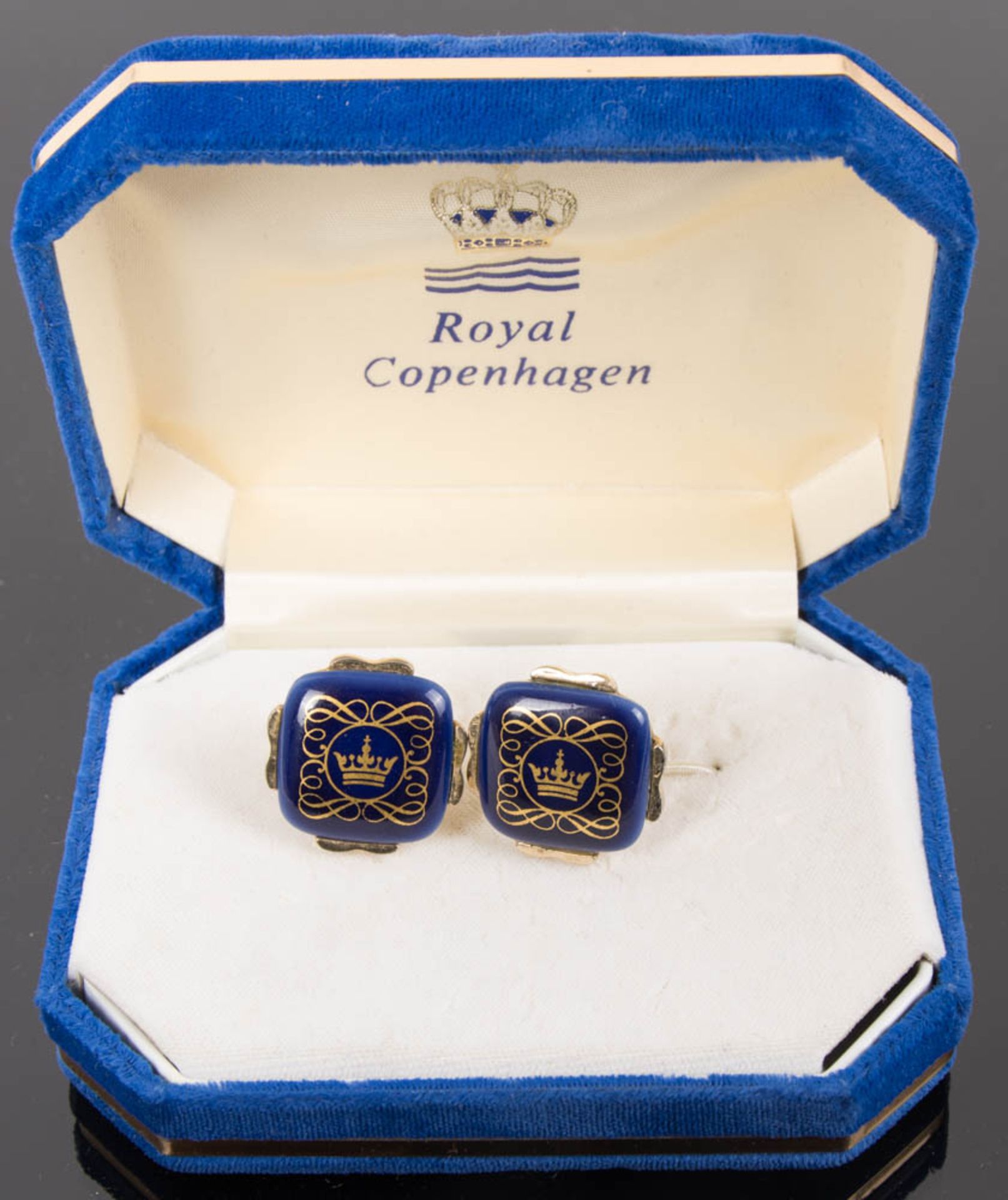 Royal Copenhagen, Goldfarbene Manschettenknöpfe mit Blau, Dänemark, 20. Jh.