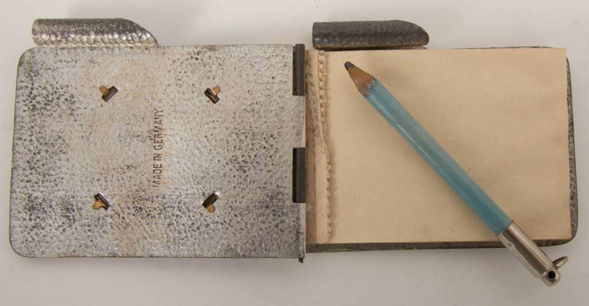Kleines Notizbüchlein mit Stift und eingefasstem Bildnismedaillon, Metall und Papier, Deutschland, 2 - Bild 4 aus 7