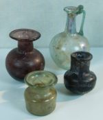 Vier kleine römische Vasen.
