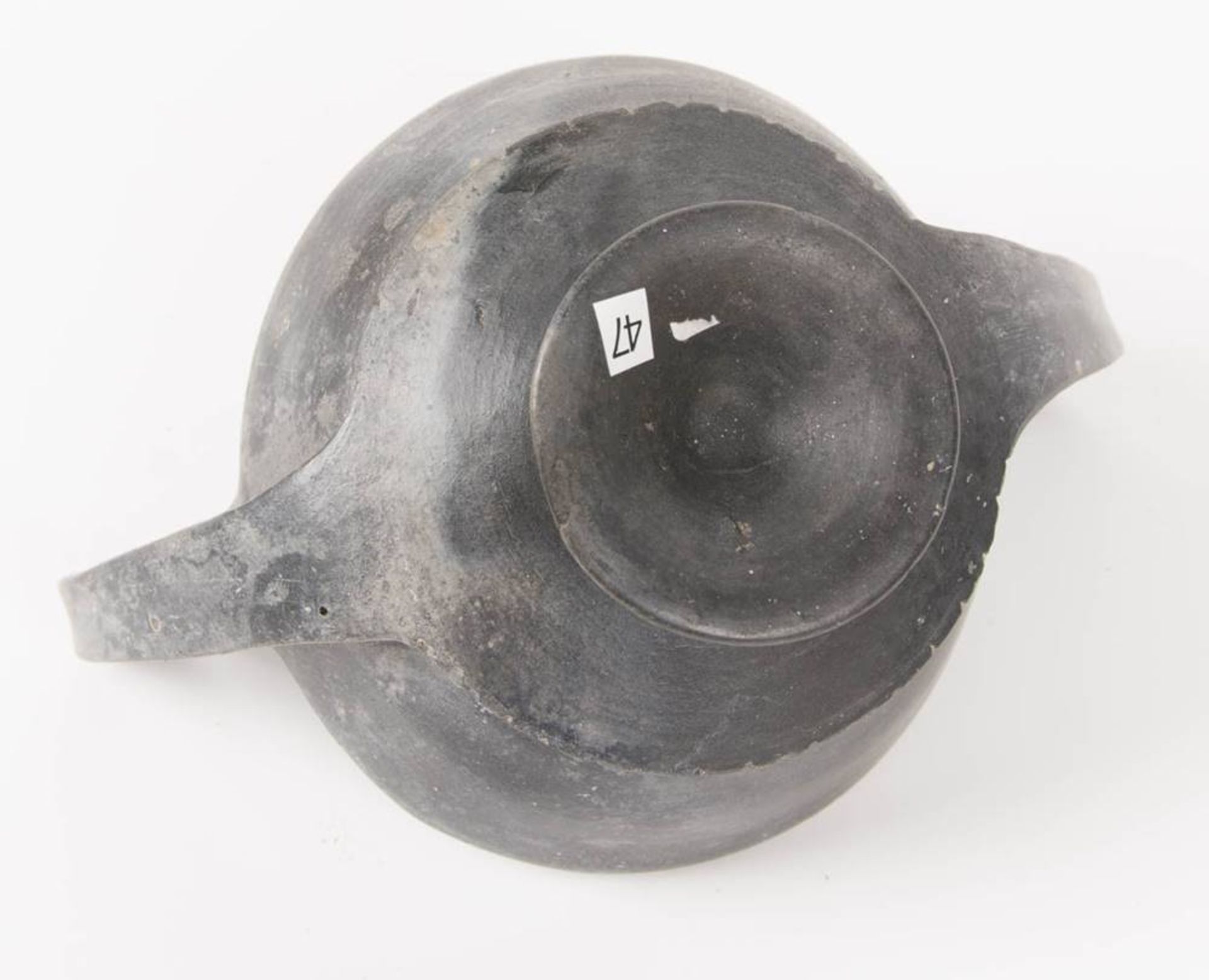 Etruskischer Kantharos "Bucchero sottile", Keramik, Ende 7. - Anf. 6. Jh. v. Chr. - Bild 5 aus 5