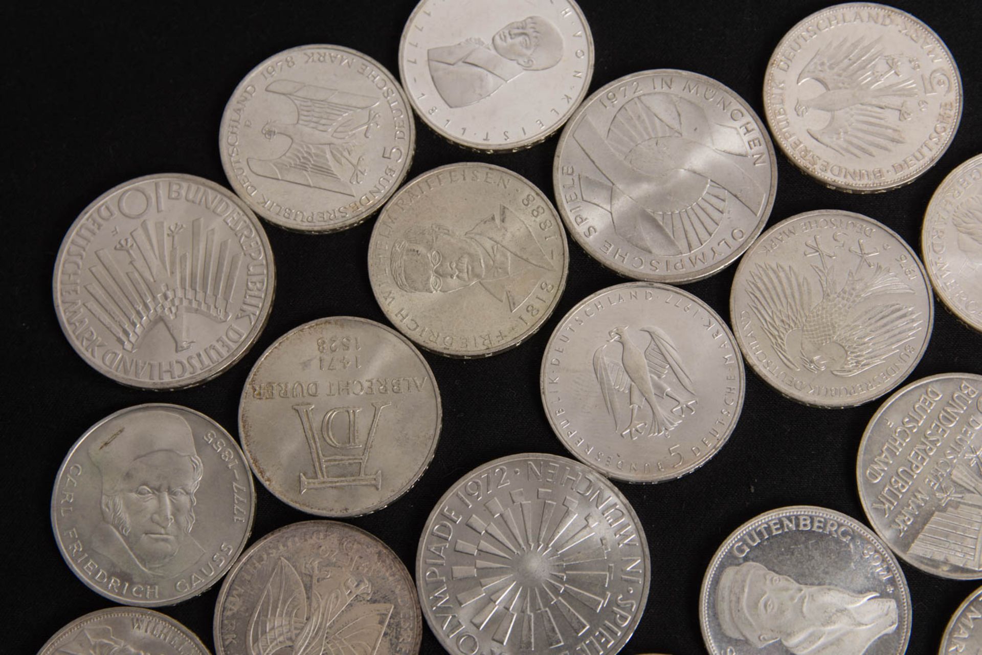 BRD: Silbergedenkmünzen 336,52g Feinsilber. - Bild 2 aus 21